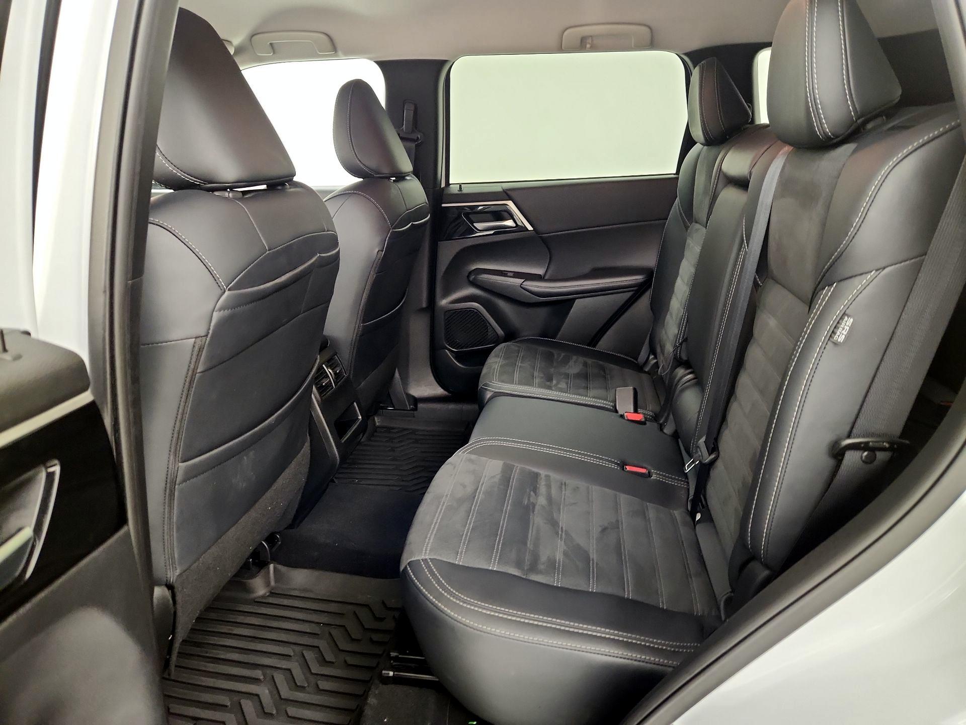 Thumbnail: 2024 Mitsubishi Outlander - 20