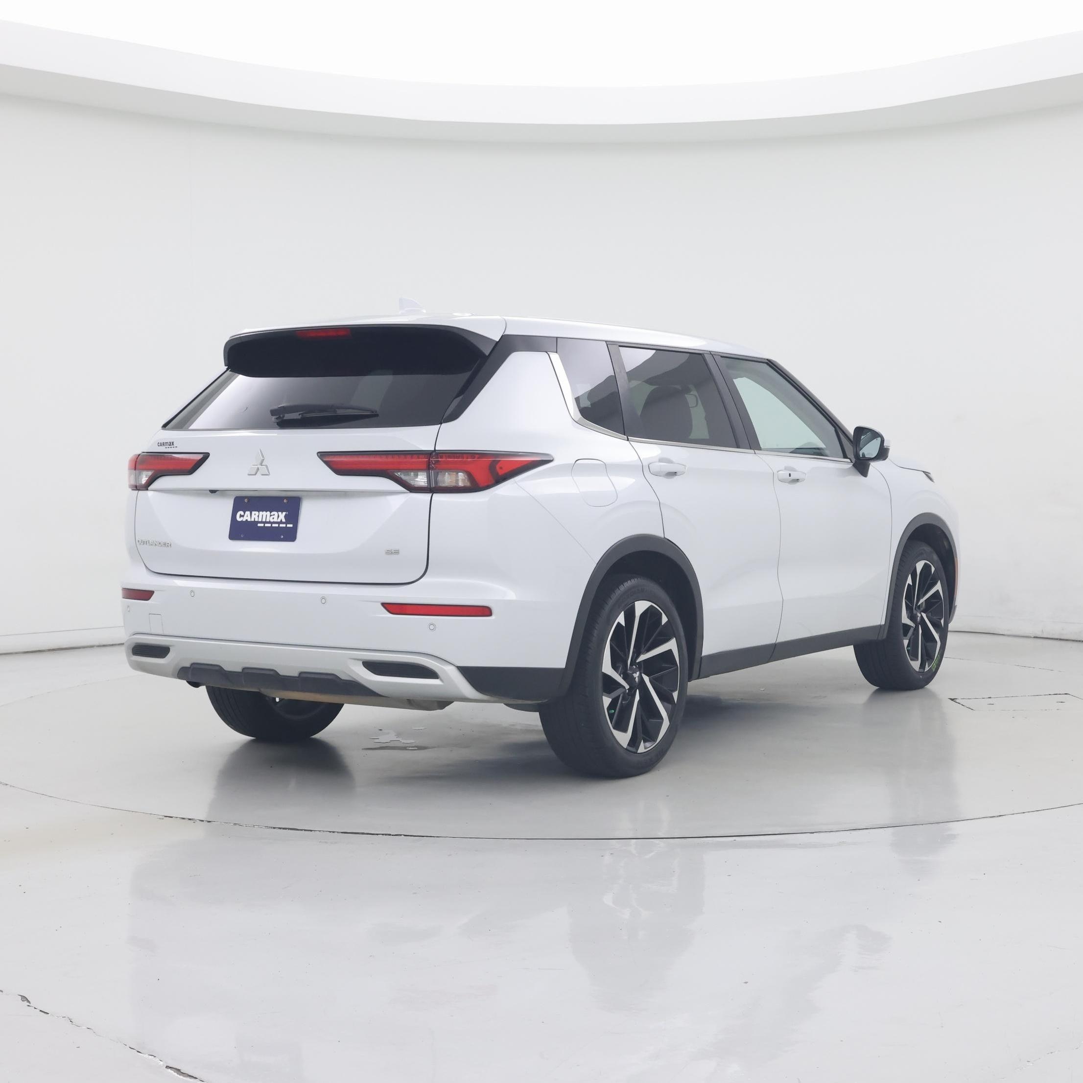 Thumbnail: 2024 Mitsubishi Outlander - 8