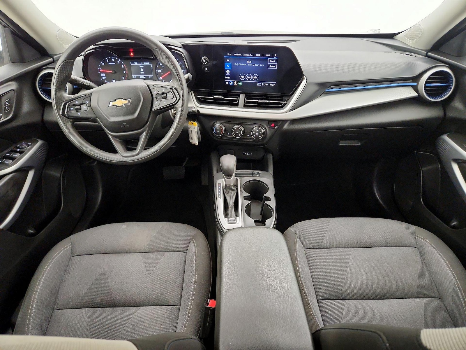 2025 Chevrolet Trax LS - Photo 10
