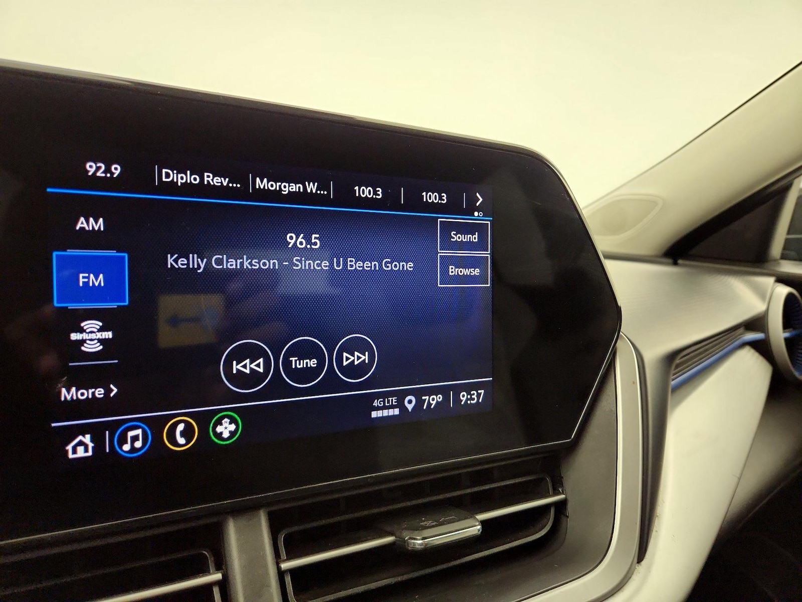 2025 Chevrolet Trax LS - Photo 16