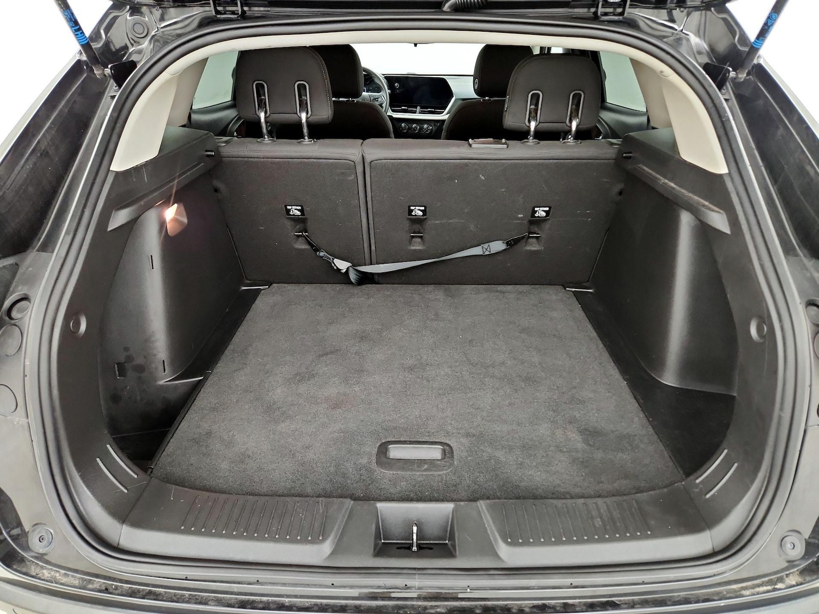 2025 Chevrolet Trax LS - Photo 21