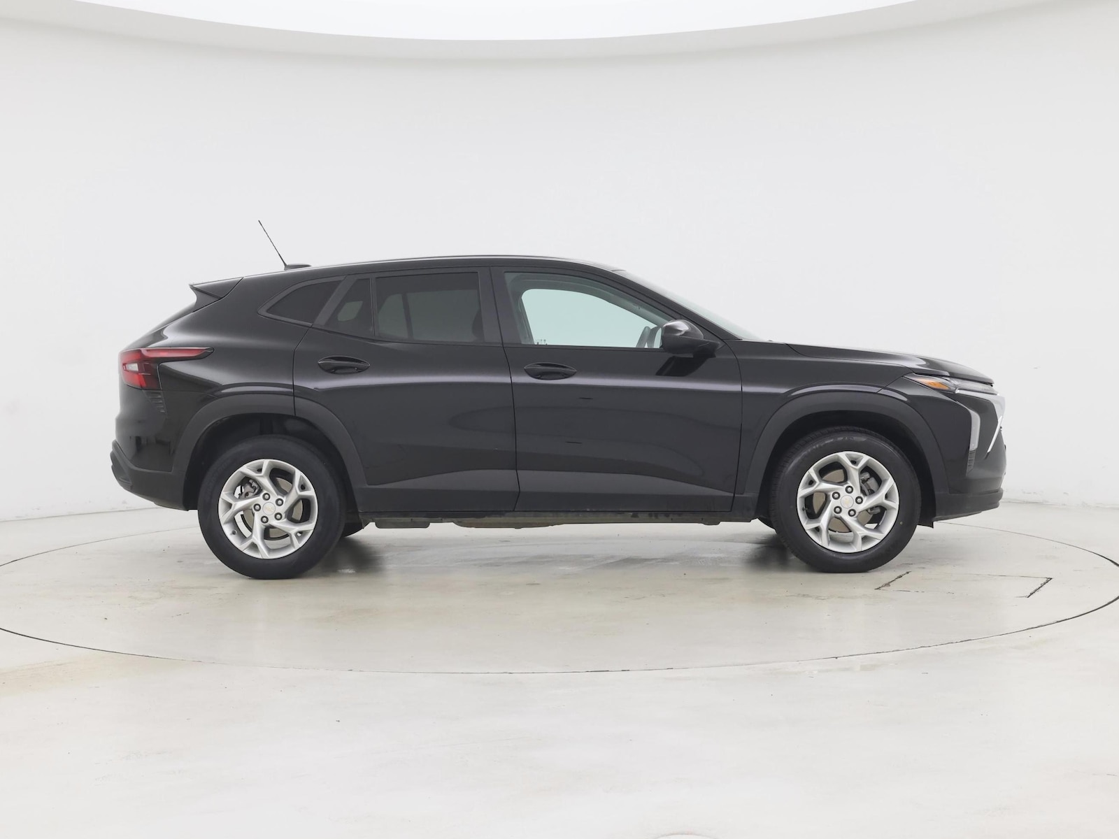 2025 Chevrolet Trax LS - Photo 8