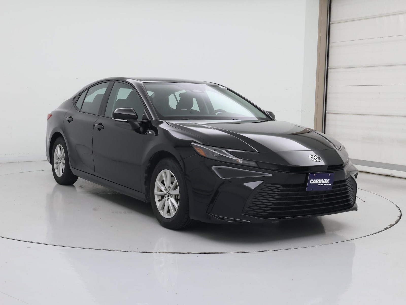 2025 Toyota Camry LE - Photo 2