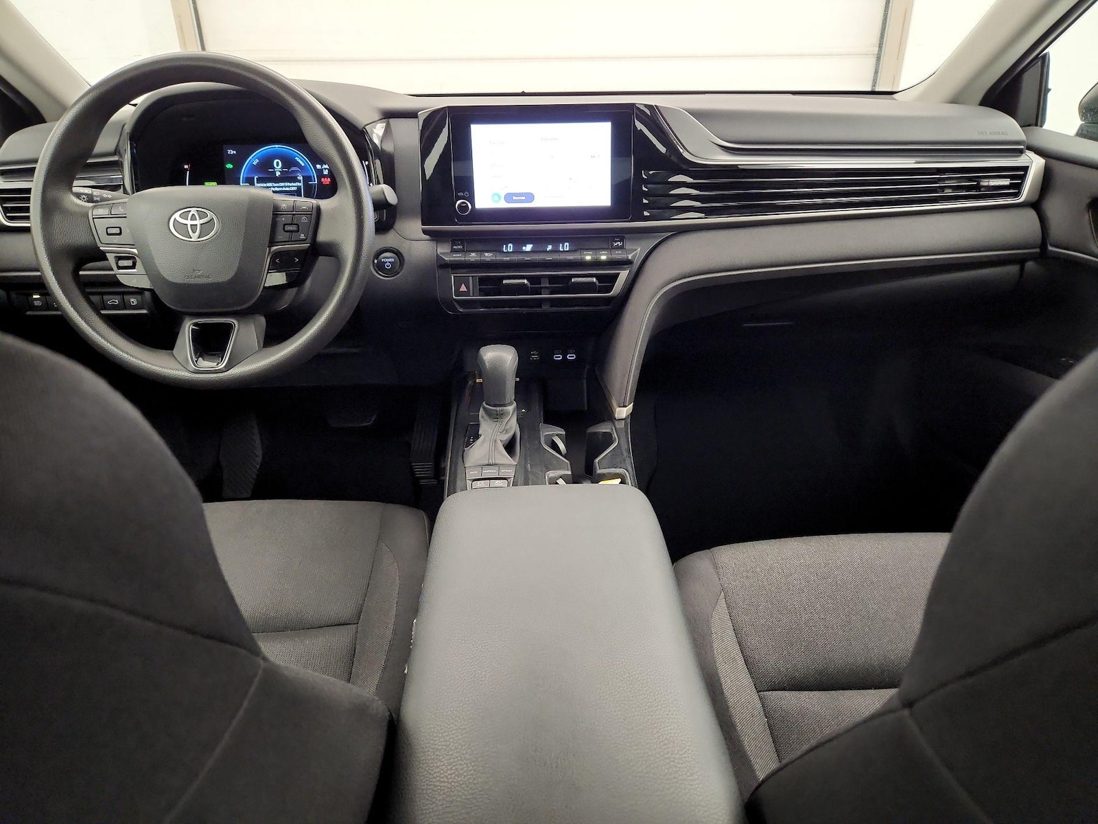 2025 Toyota Camry LE - Photo 10
