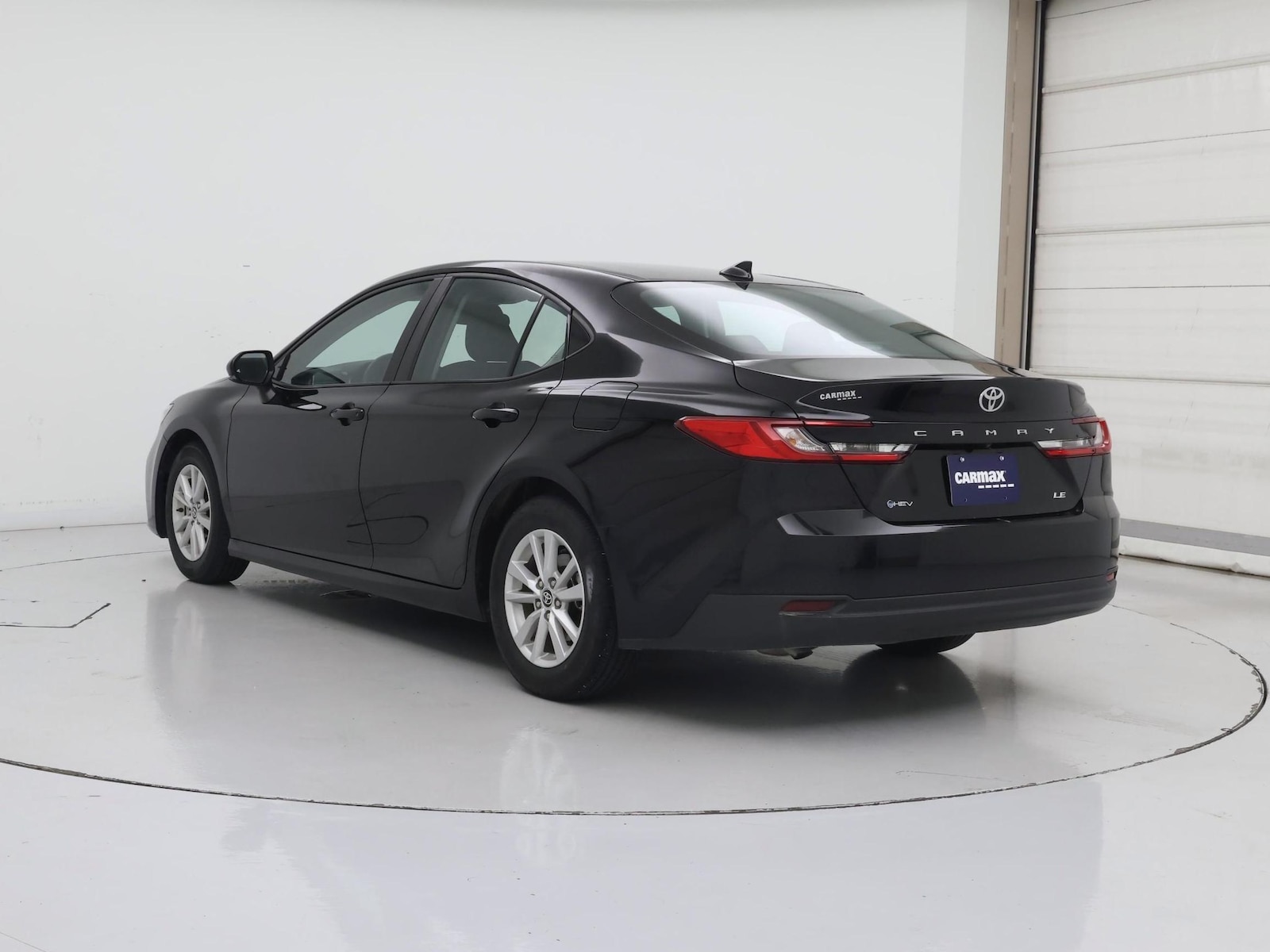 2025 Toyota Camry LE - Photo 3