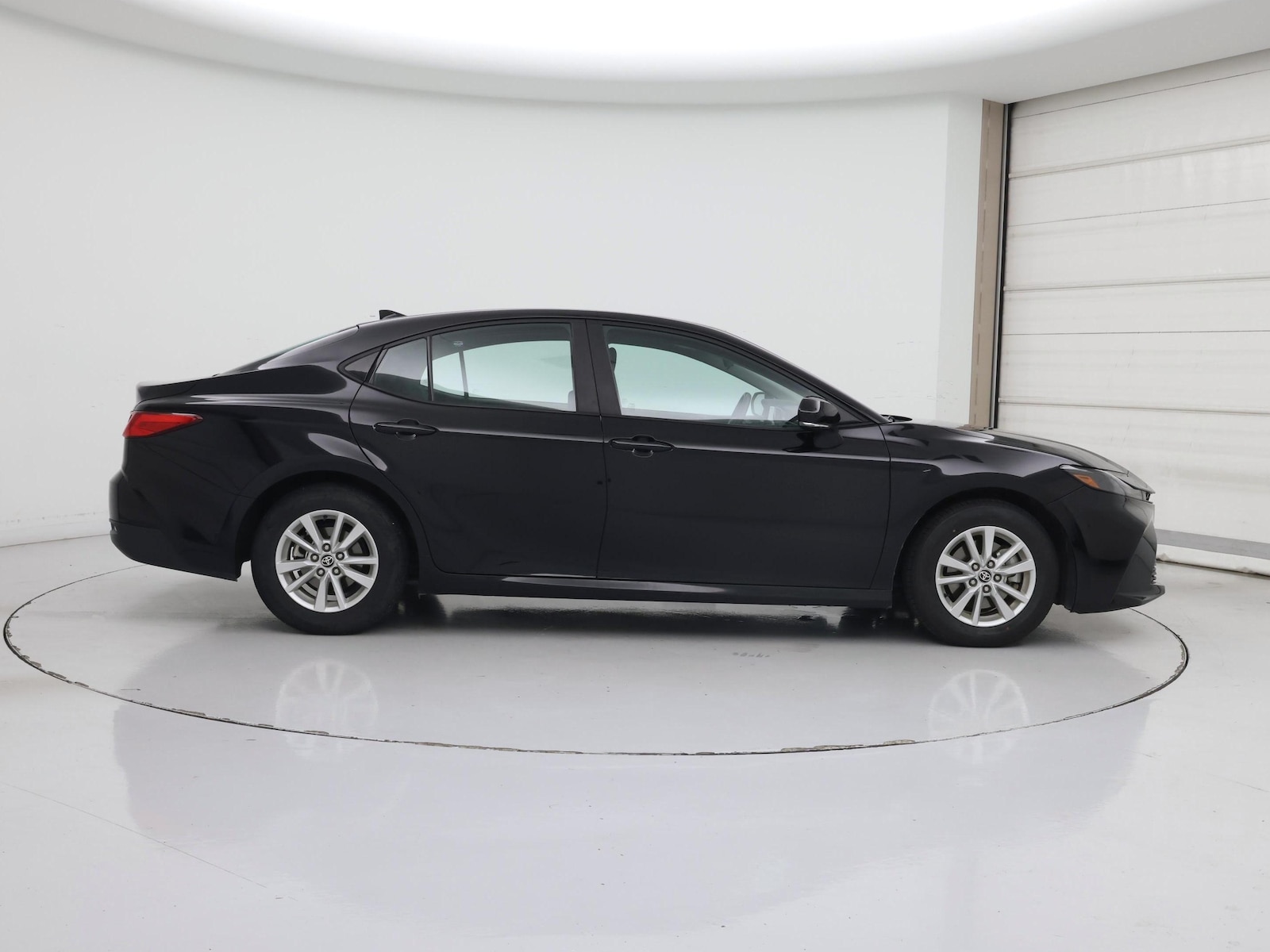 2025 Toyota Camry LE - Photo 8