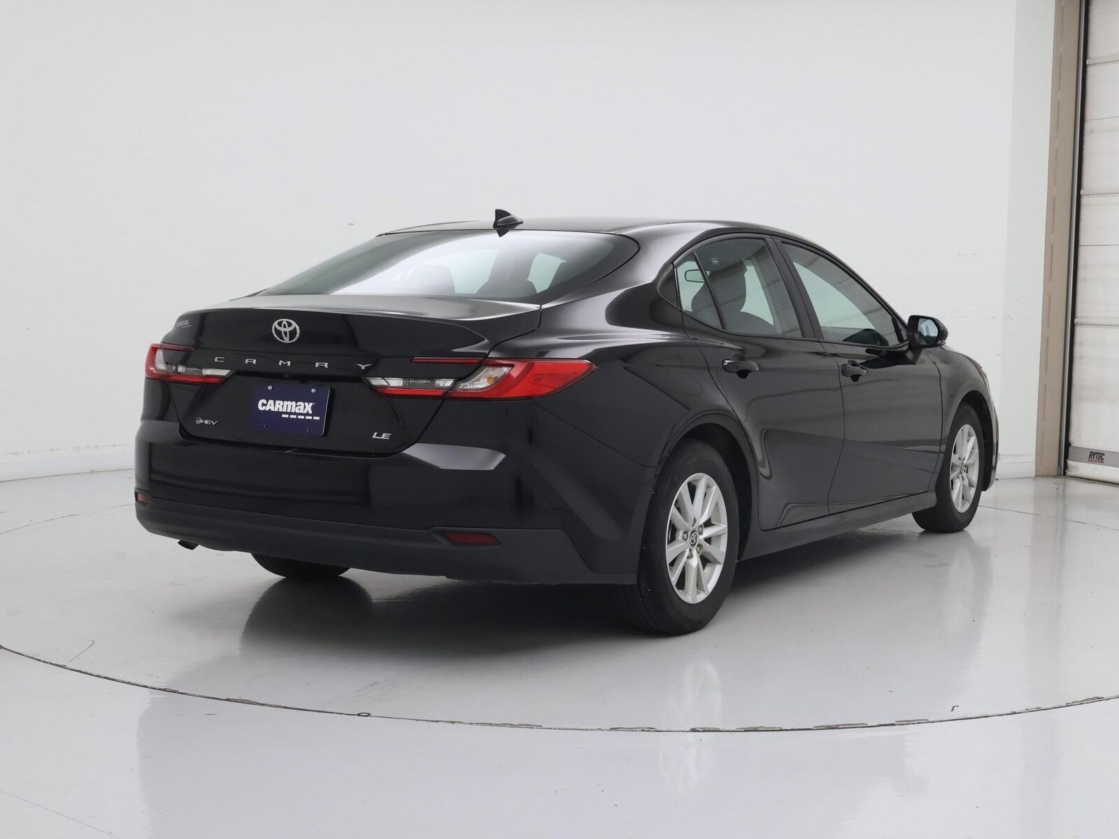 2025 Toyota Camry LE - Photo 9