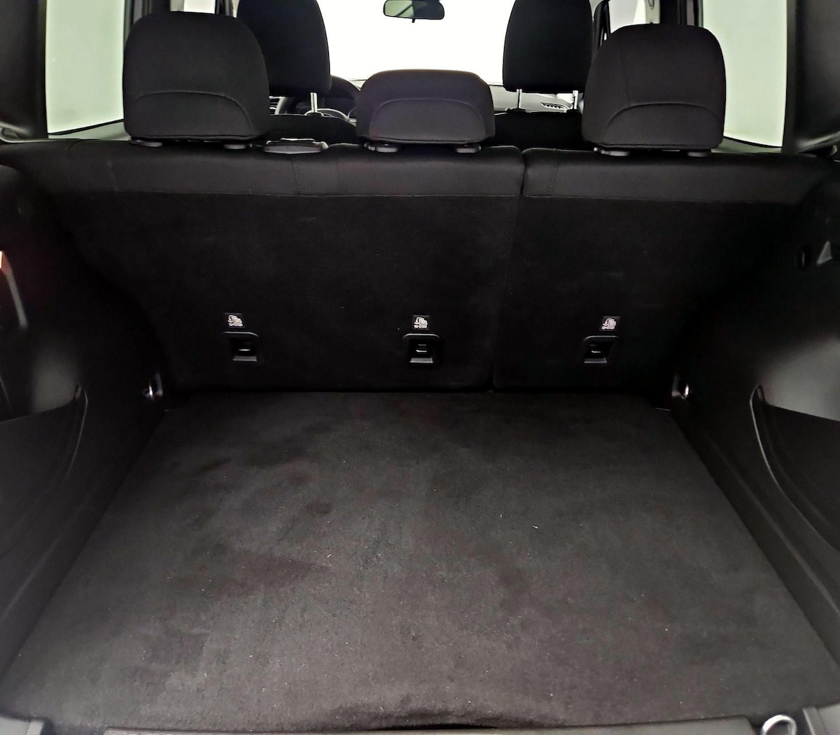 Trunk/Cargo (Seats Up)