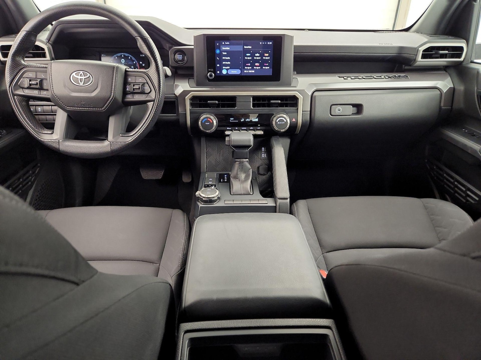 2025 Toyota Tacoma SR5 - Photo 10