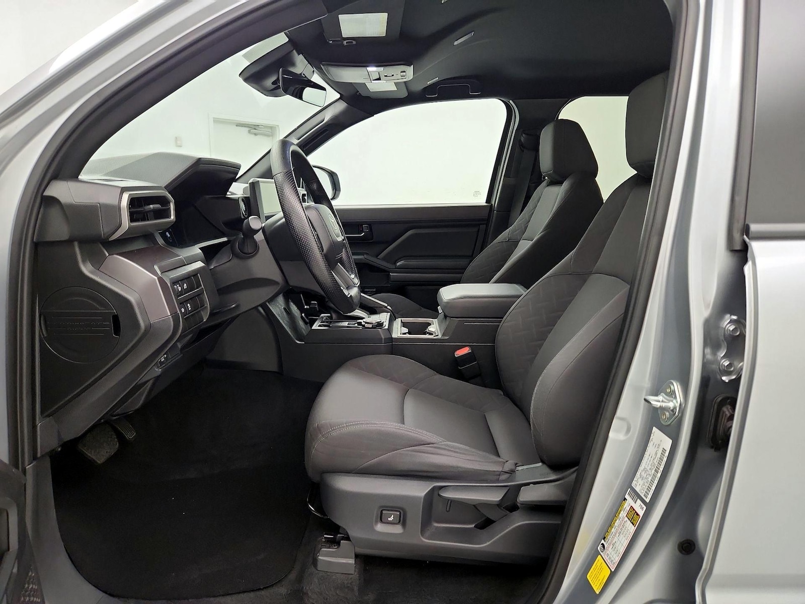 2025 Toyota Tacoma SR5 - Photo 12
