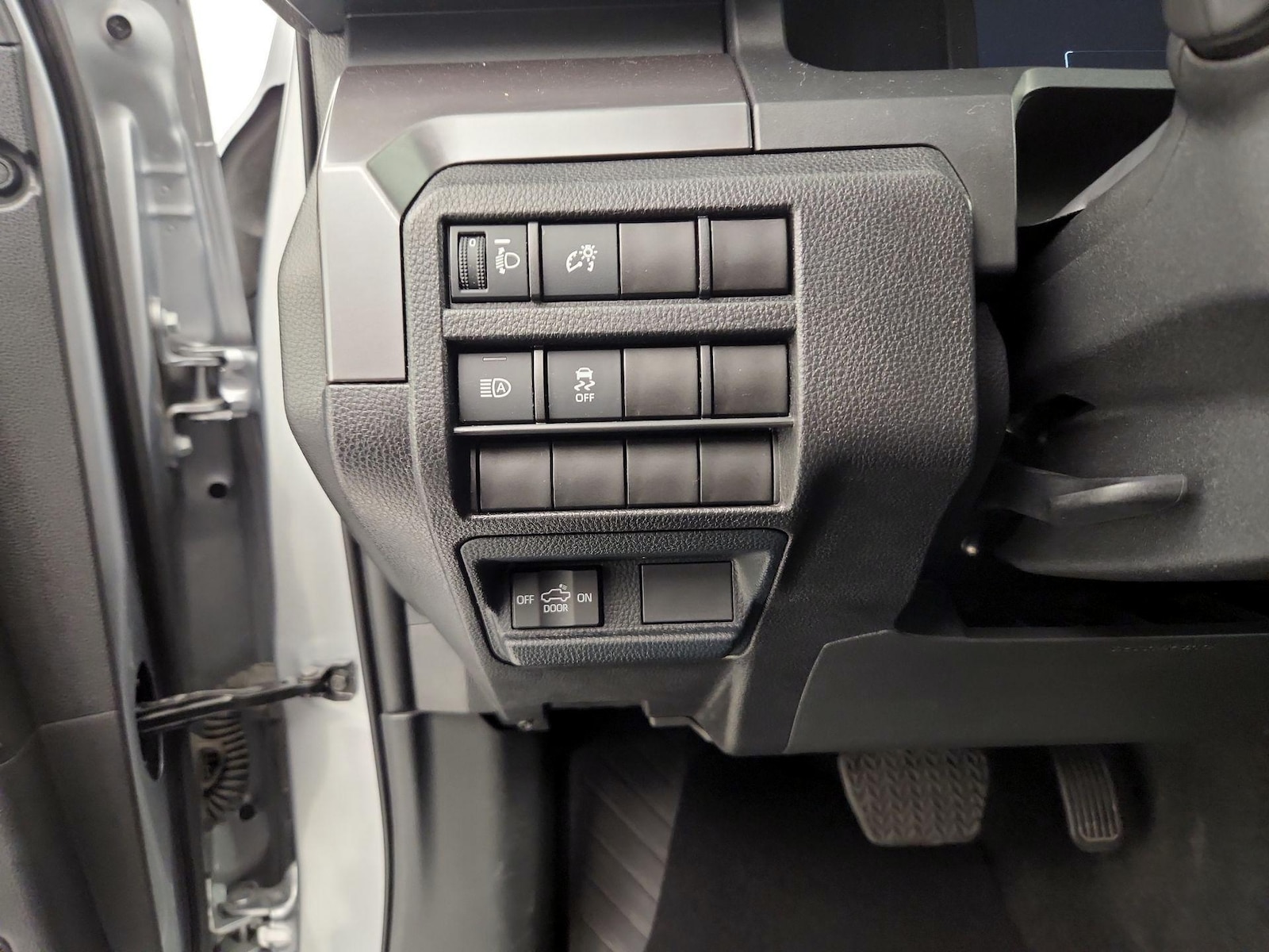 2025 Toyota Tacoma SR5 - Photo 14