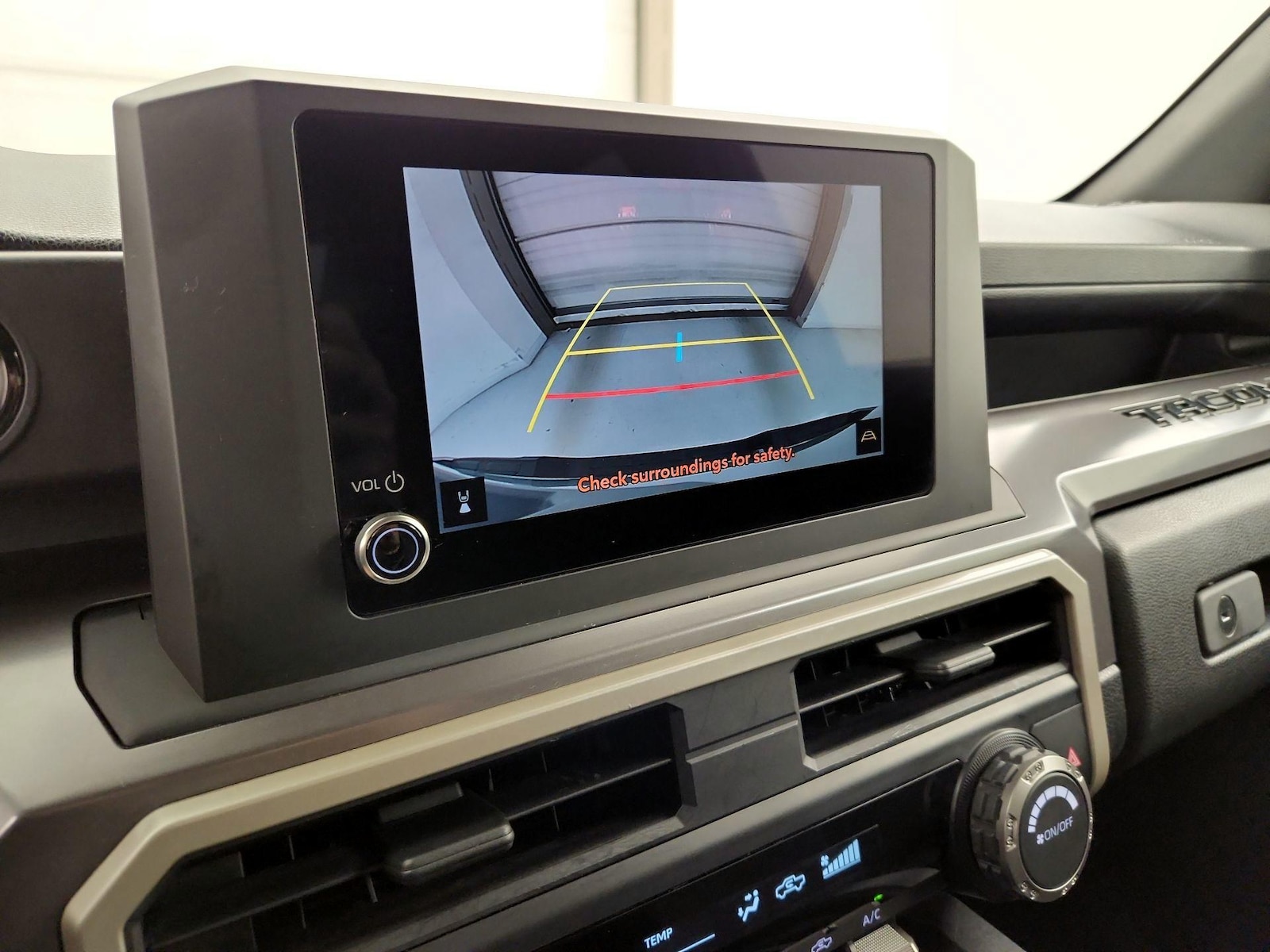 2025 Toyota Tacoma SR5 - Photo 15