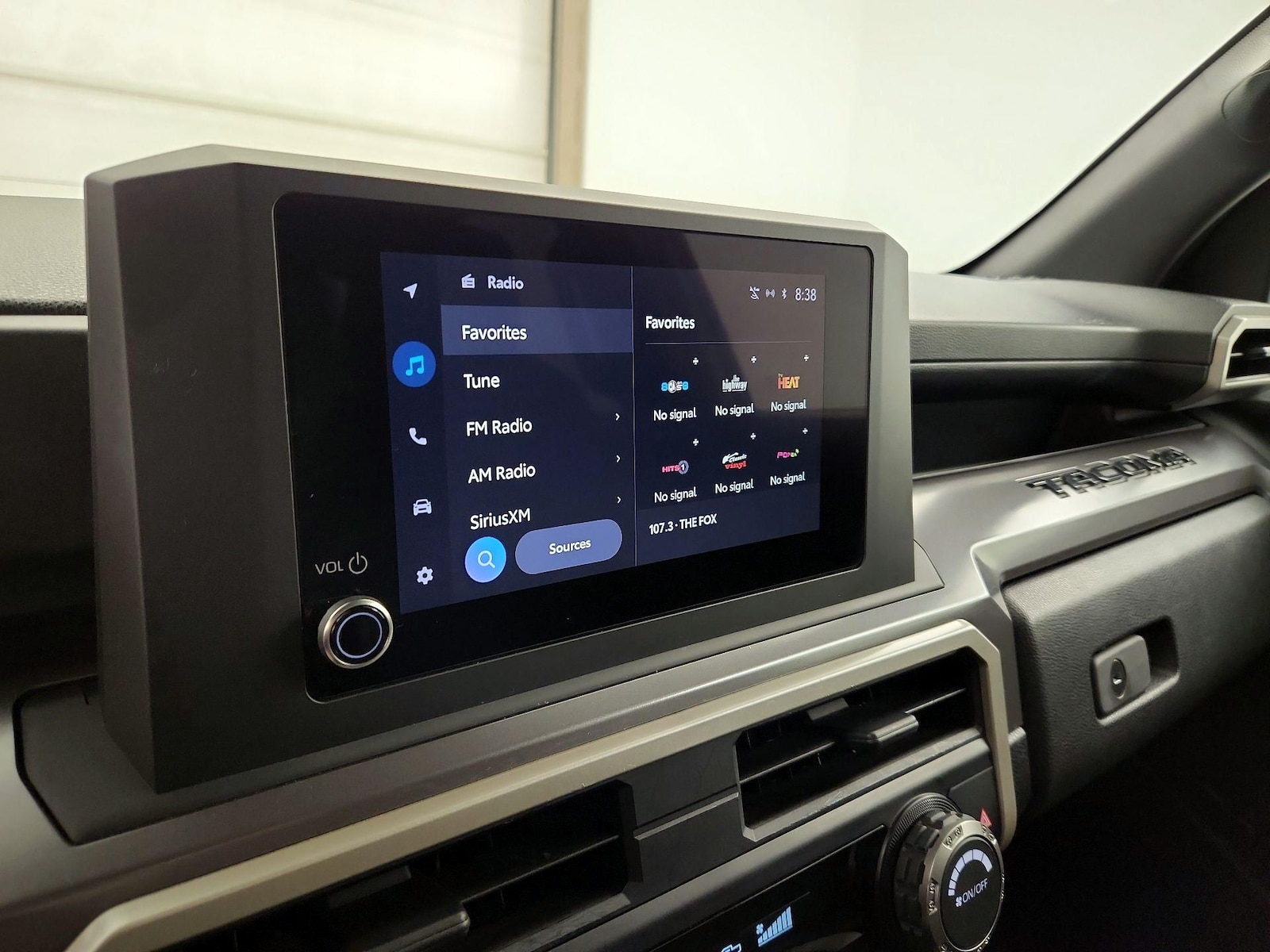 2025 Toyota Tacoma SR5 - Photo 16