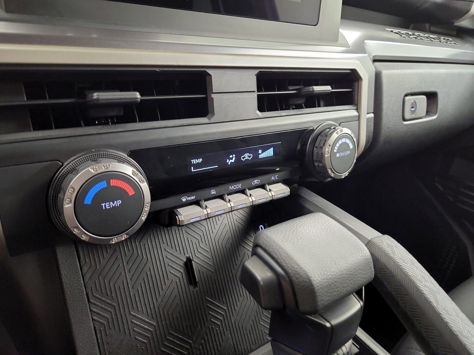 2025 Toyota Tacoma SR5 - Photo 17