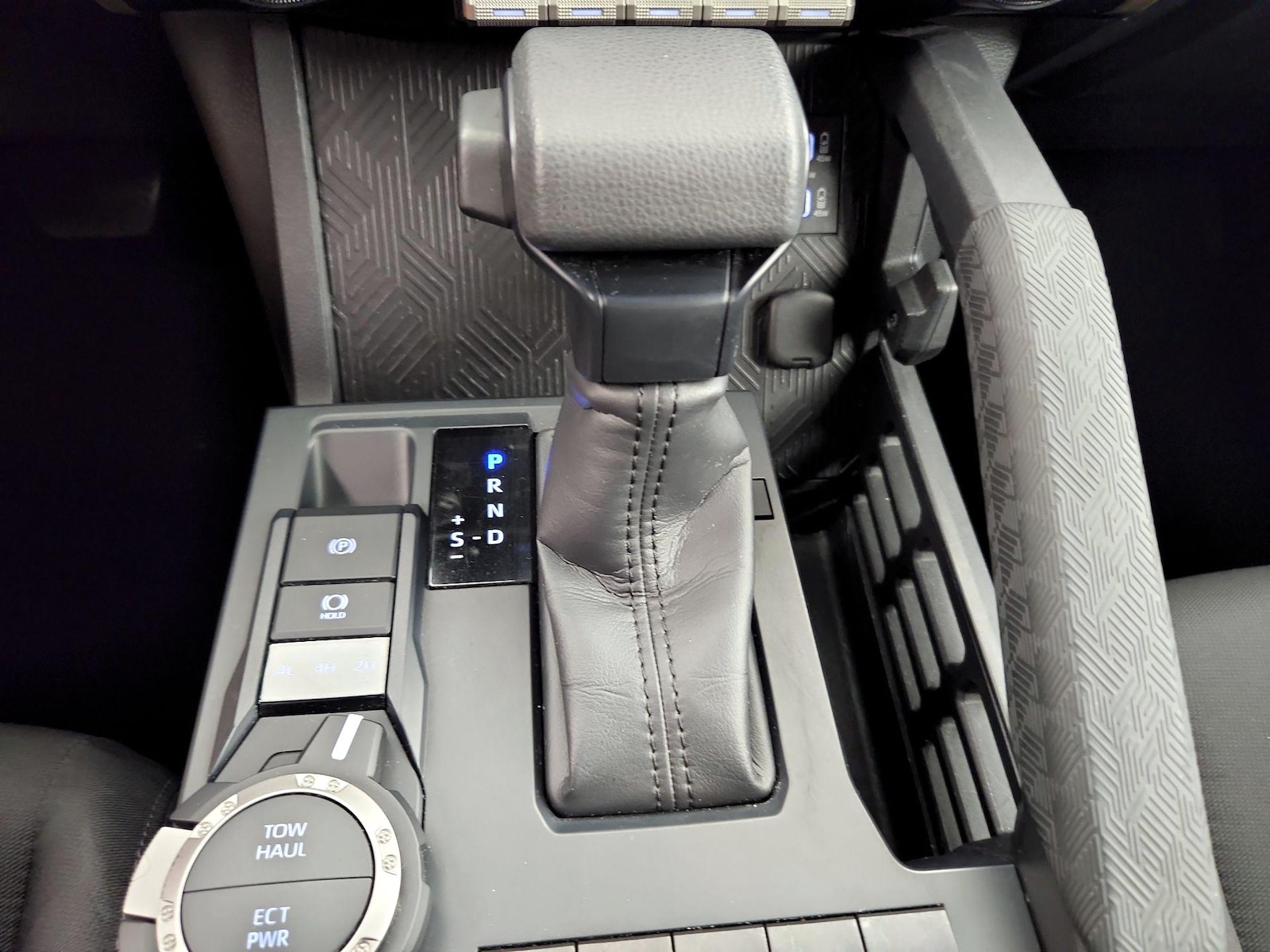 2025 Toyota Tacoma SR5 - Photo 18