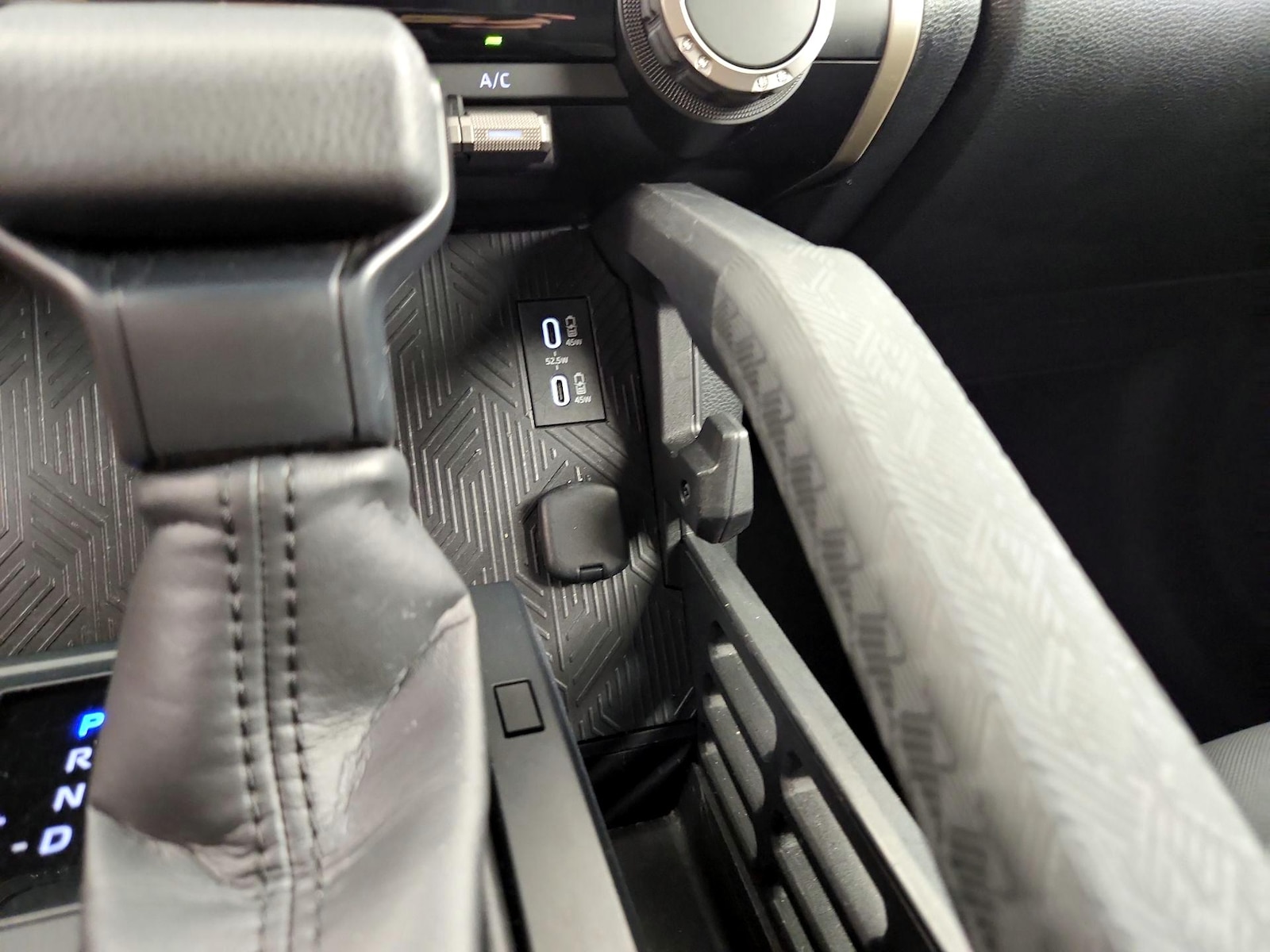 2025 Toyota Tacoma SR5 - Photo 19