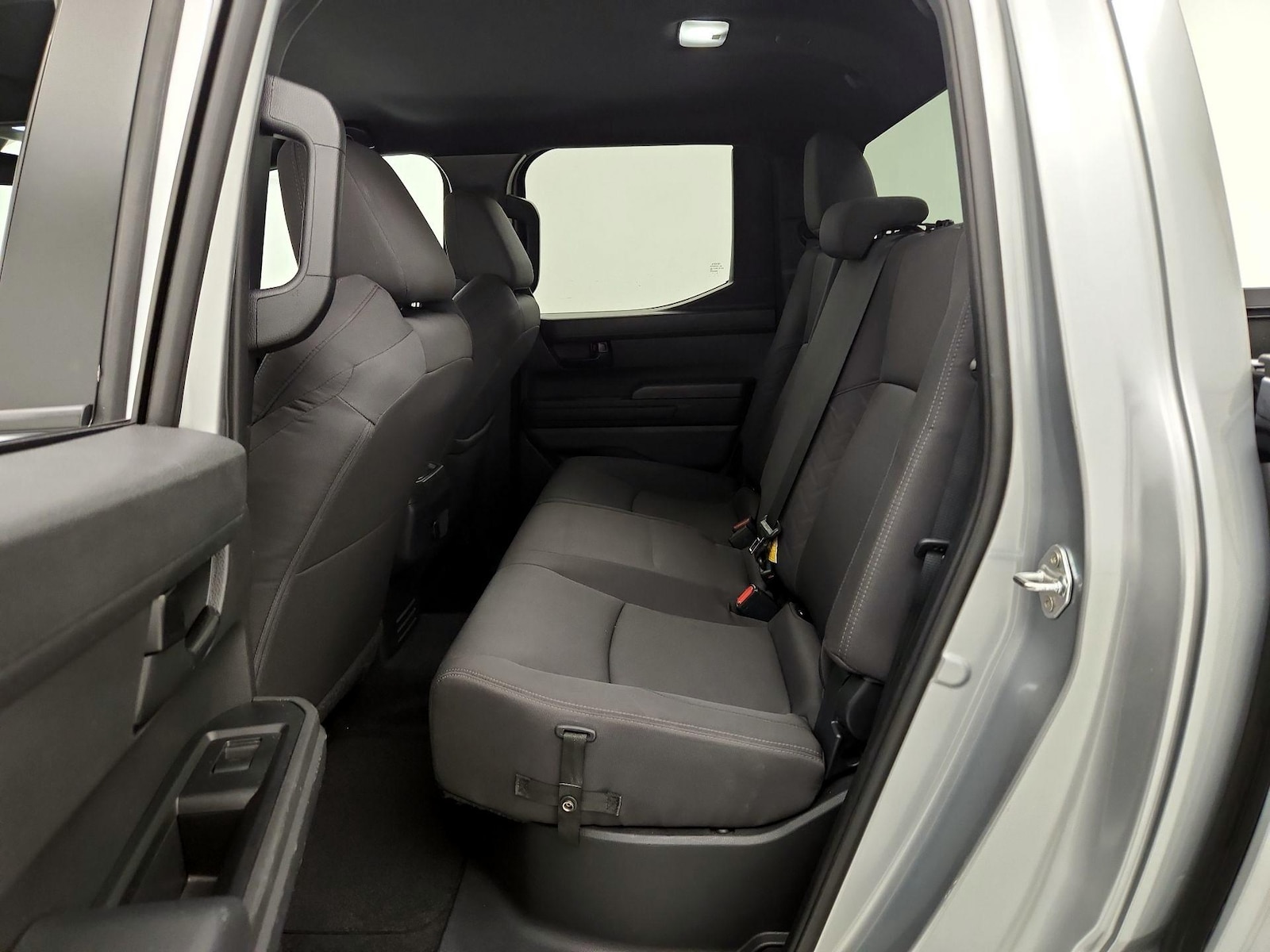 2025 Toyota Tacoma SR5 - Photo 20