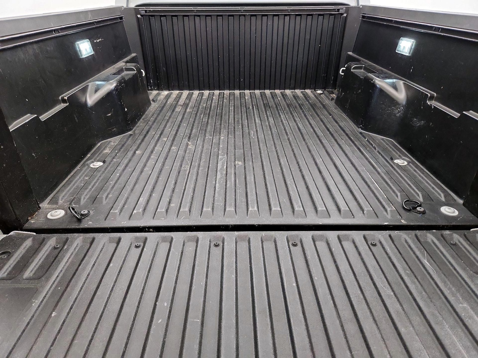 2025 Toyota Tacoma SR5 - Photo 21