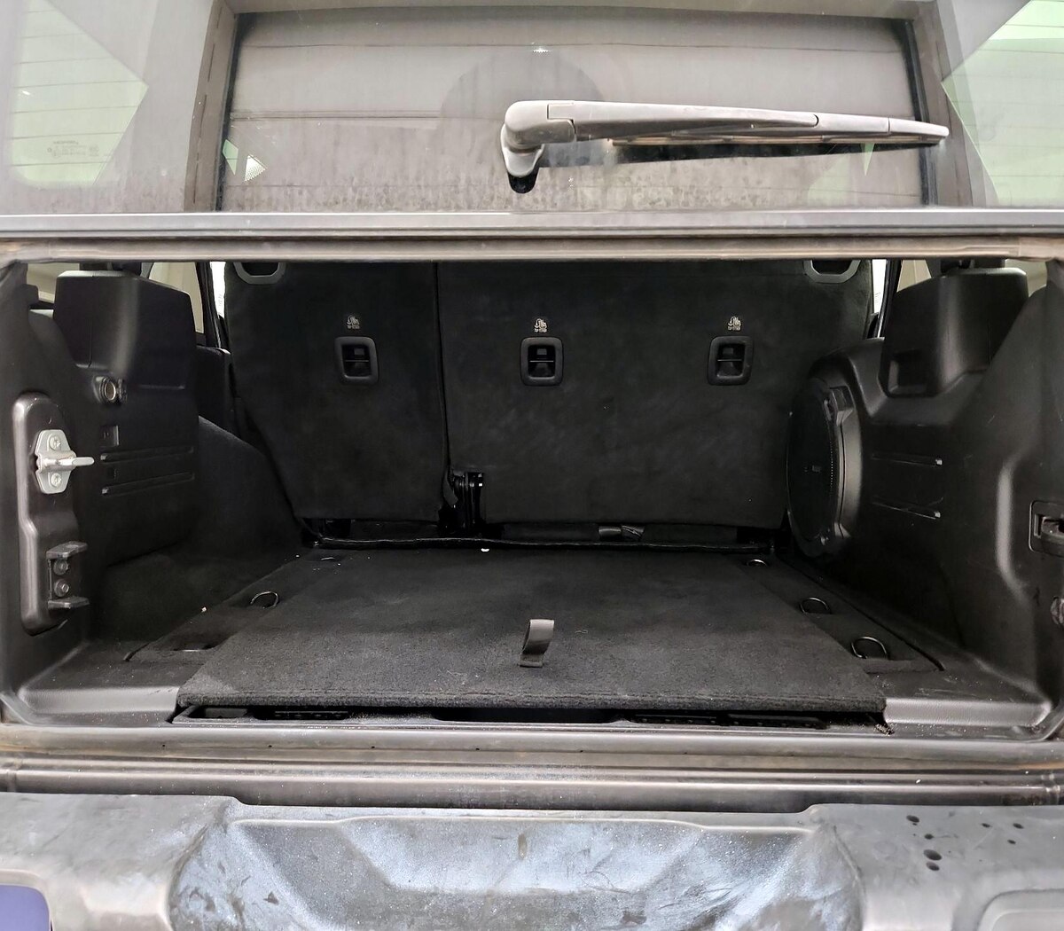 Trunk/Cargo (Seats Up)