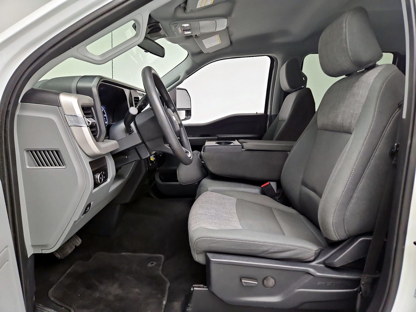 2025 Ford F-250 Super Duty XLT - Photo 12