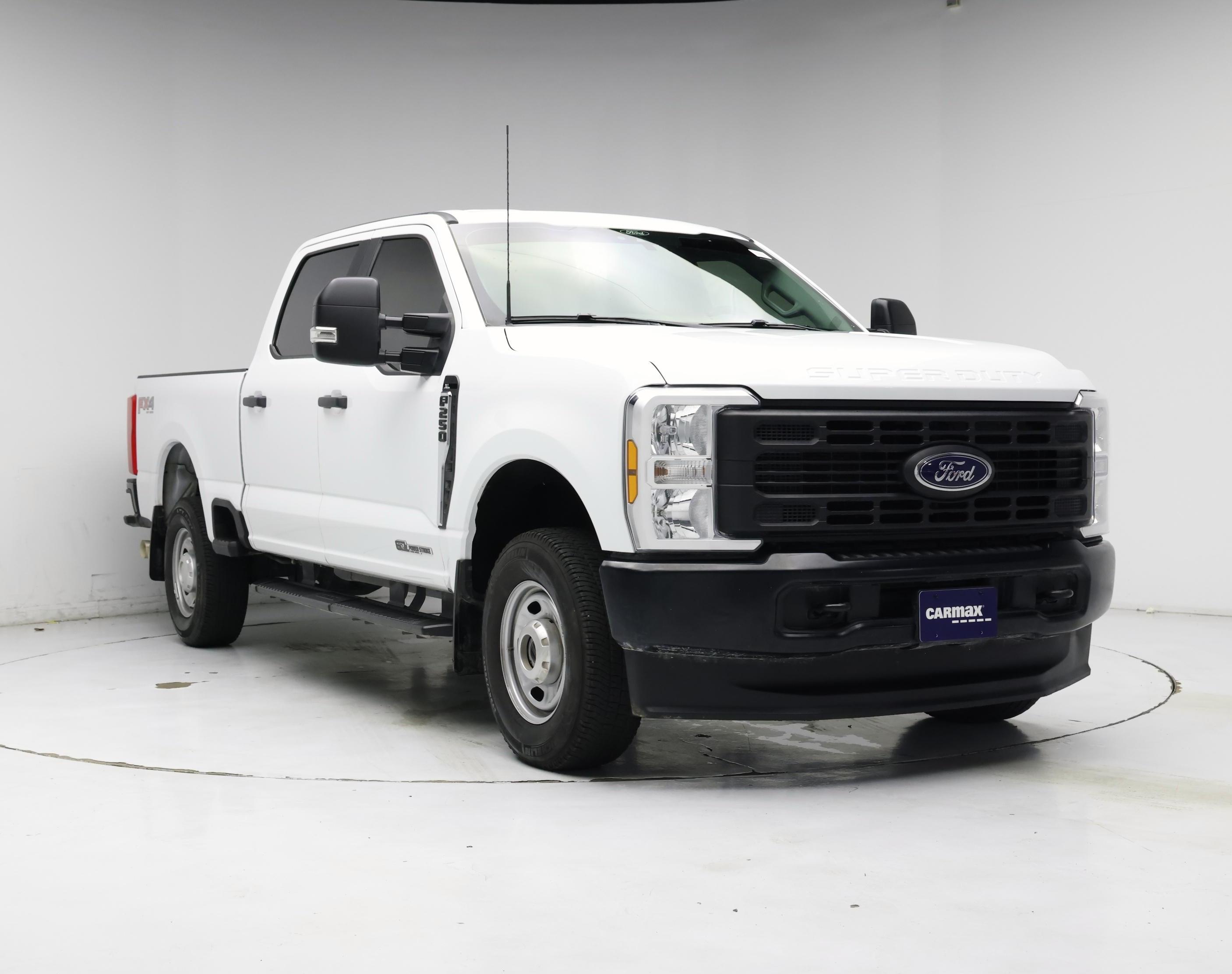 White 2025 Ford F-250 Super Duty Pickup Truck Four-Wheel Drive Automatic
