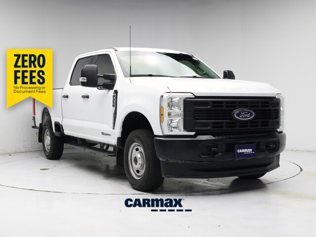 White 2025 Ford F-250 Super Duty Pickup Truck Four-Wheel Drive Automatic