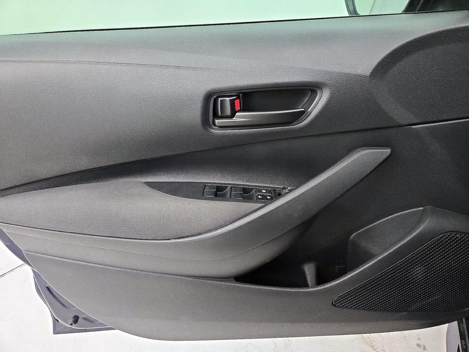 2026 Toyota Corolla LE - Photo 13