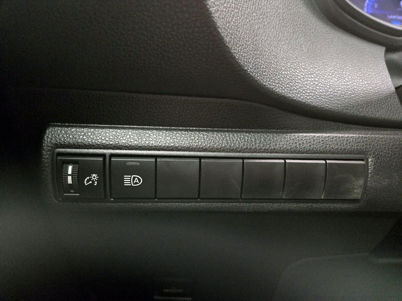 2026 Toyota Corolla LE - Photo 14