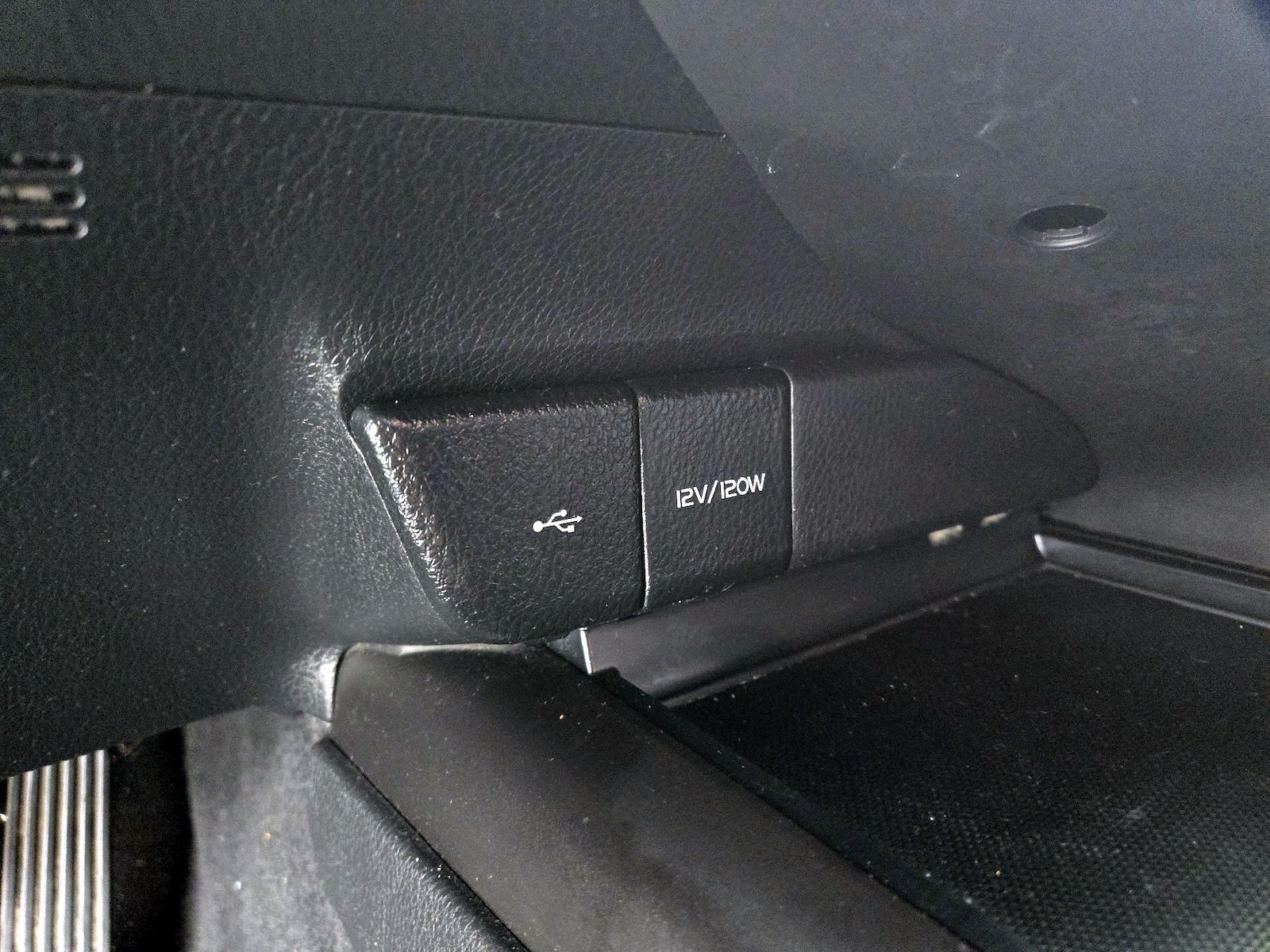 2024 Toyota Camry SE - Photo 19