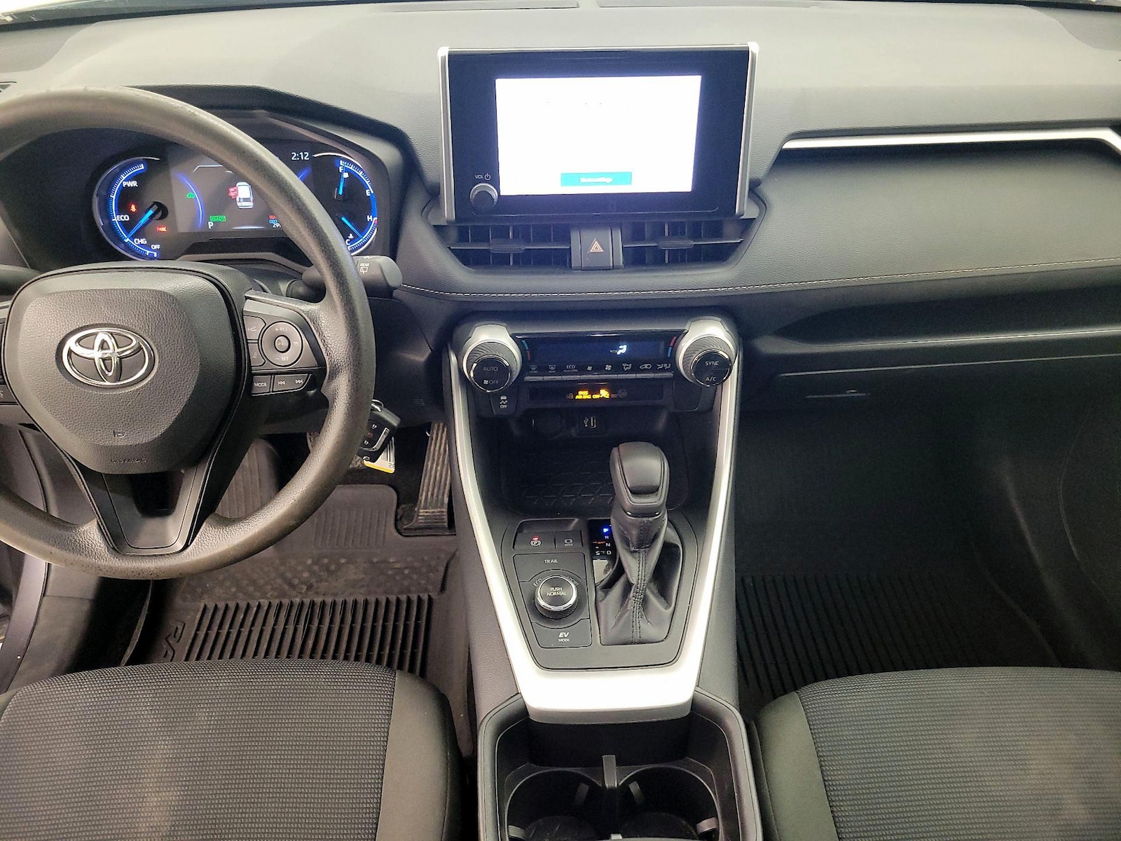 2024 Toyota RAV4 LE - Photo 10
