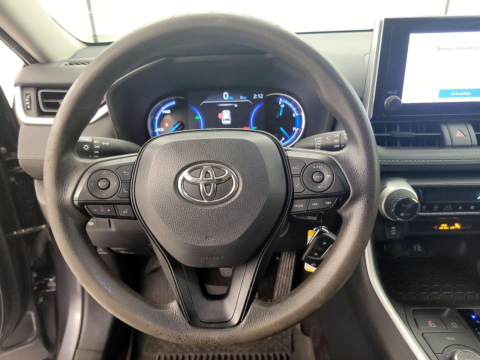 2024 Toyota RAV4 LE - Photo 11