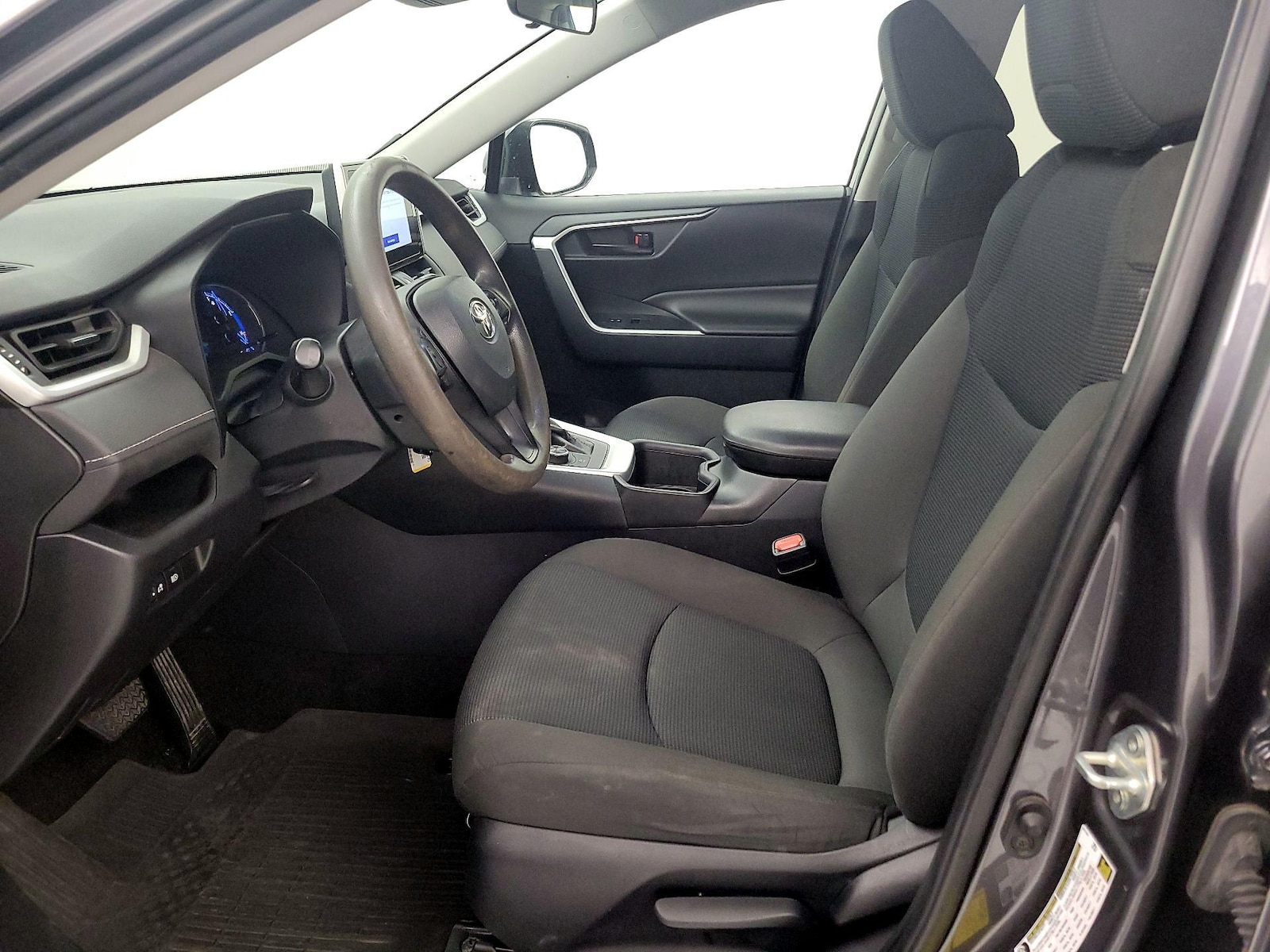 2024 Toyota RAV4 LE - Photo 12