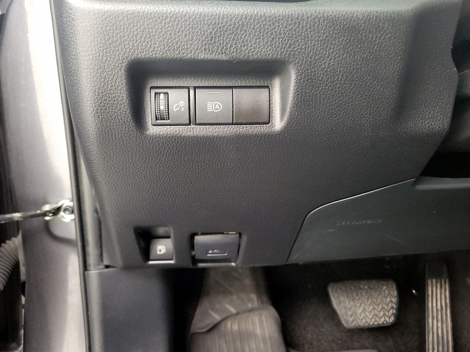 2024 Toyota RAV4 LE - Photo 14