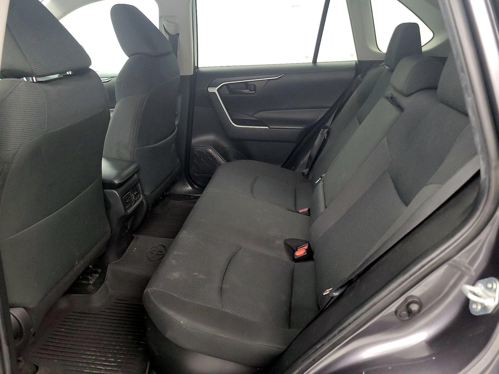 2024 Toyota RAV4 LE - Photo 20