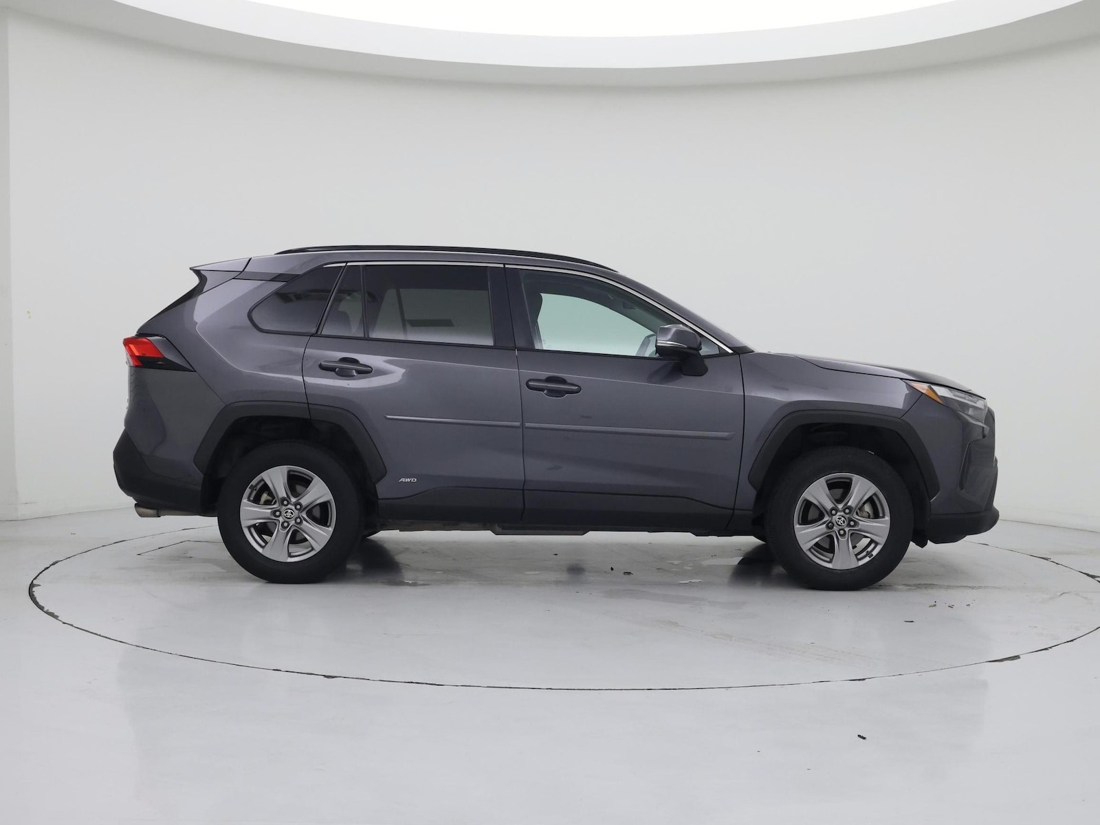 2024 Toyota RAV4 LE - Photo 8