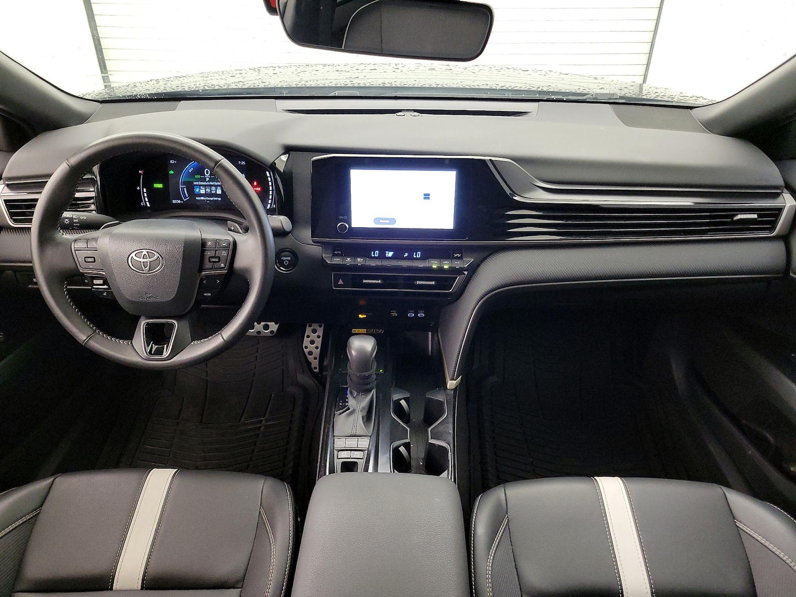 2026 Toyota Camry SE - Photo 10