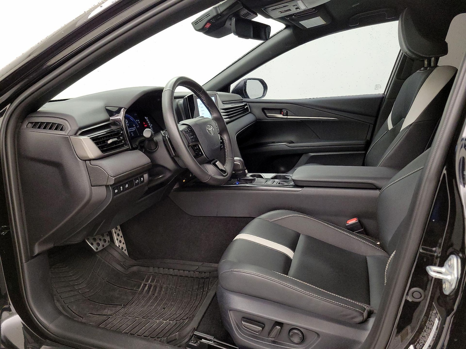 2026 Toyota Camry SE - Photo 12