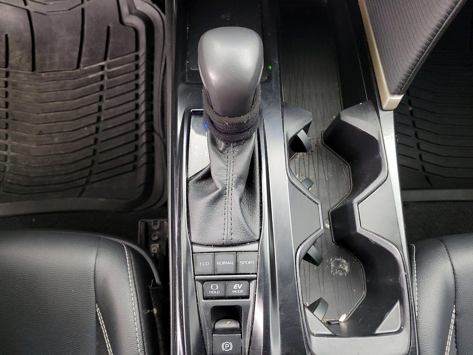 2026 Toyota Camry SE - Photo 18