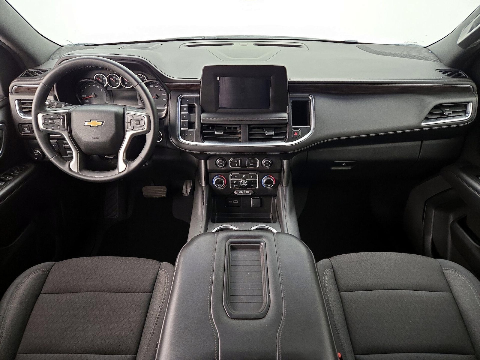 2024 Chevrolet Suburban LS - Photo 10