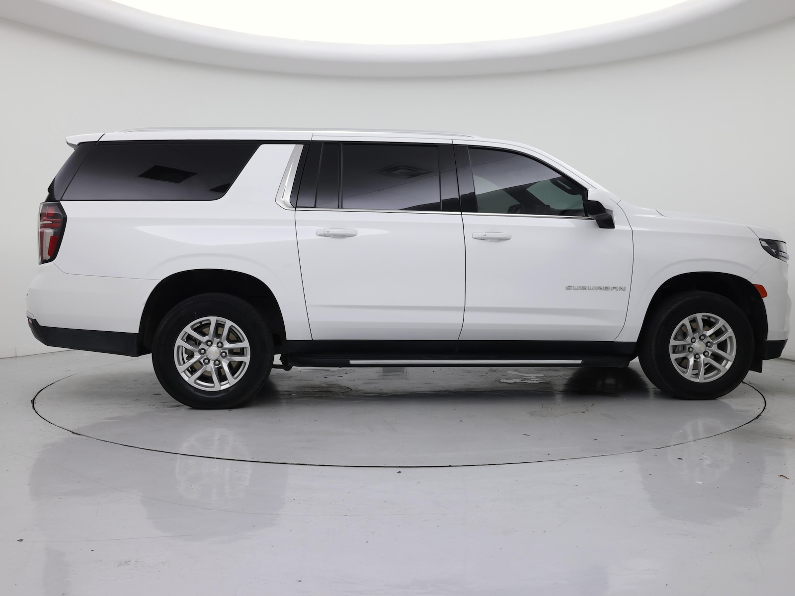 2024 Chevrolet Suburban LS - Photo 8