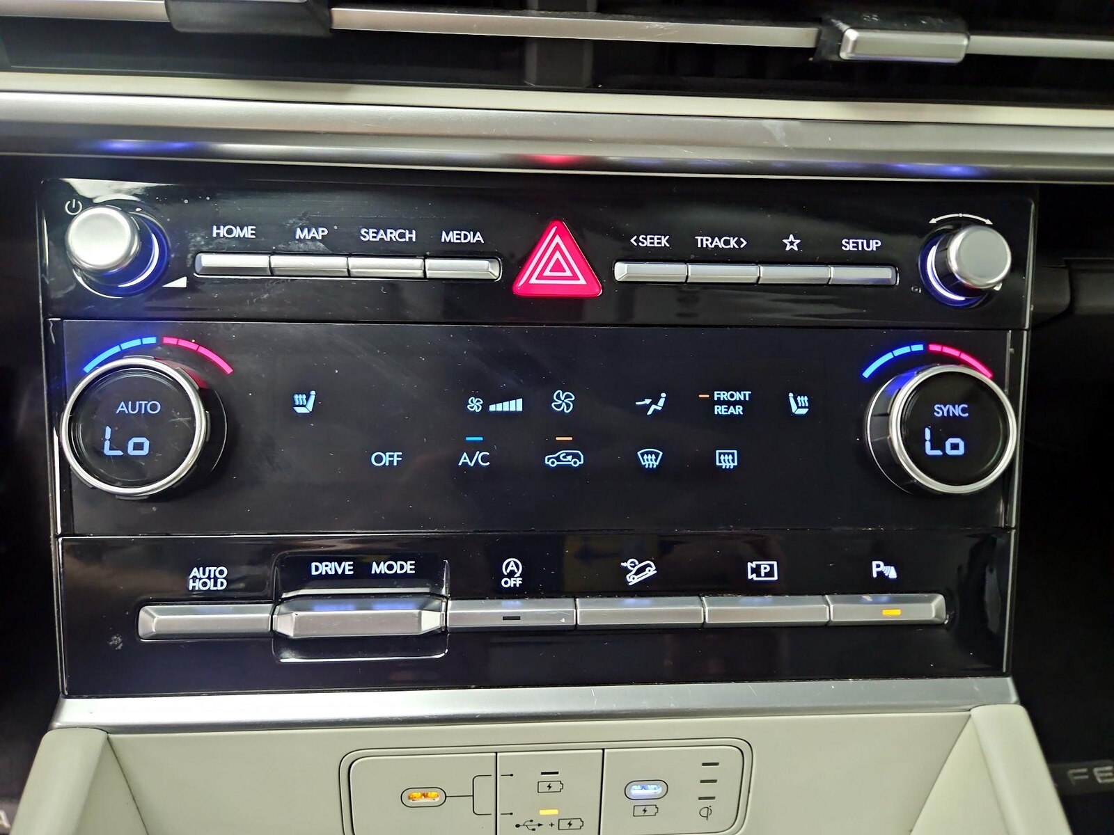2025 Hyundai Santa Fe SEL - Photo 17