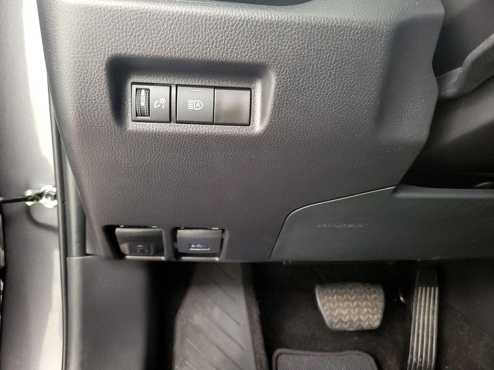 2025 Toyota RAV4 LE - Photo 14