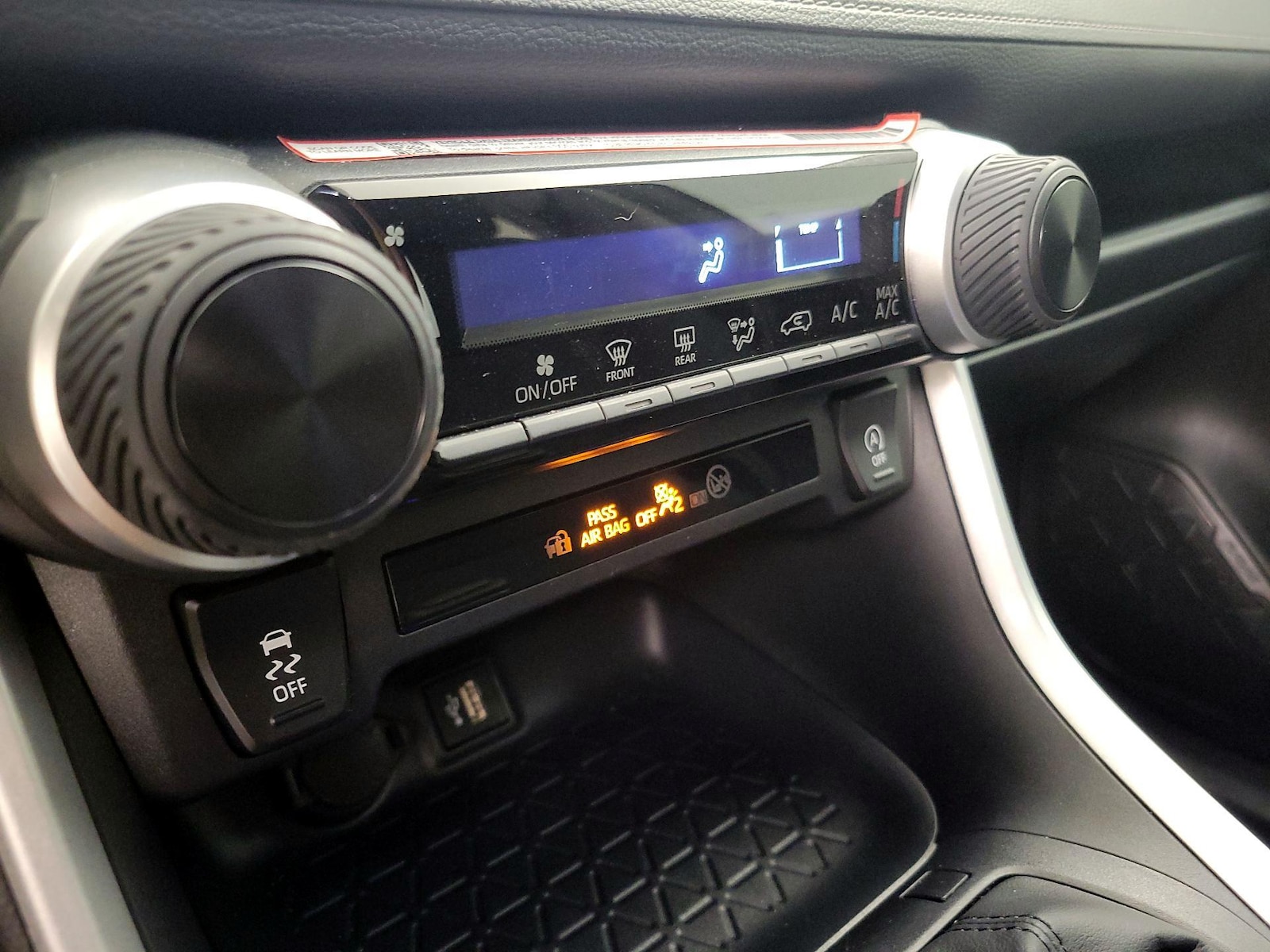 2025 Toyota RAV4 LE - Photo 17