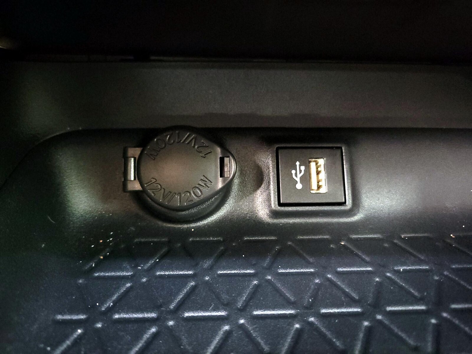 2025 Toyota RAV4 LE - Photo 19