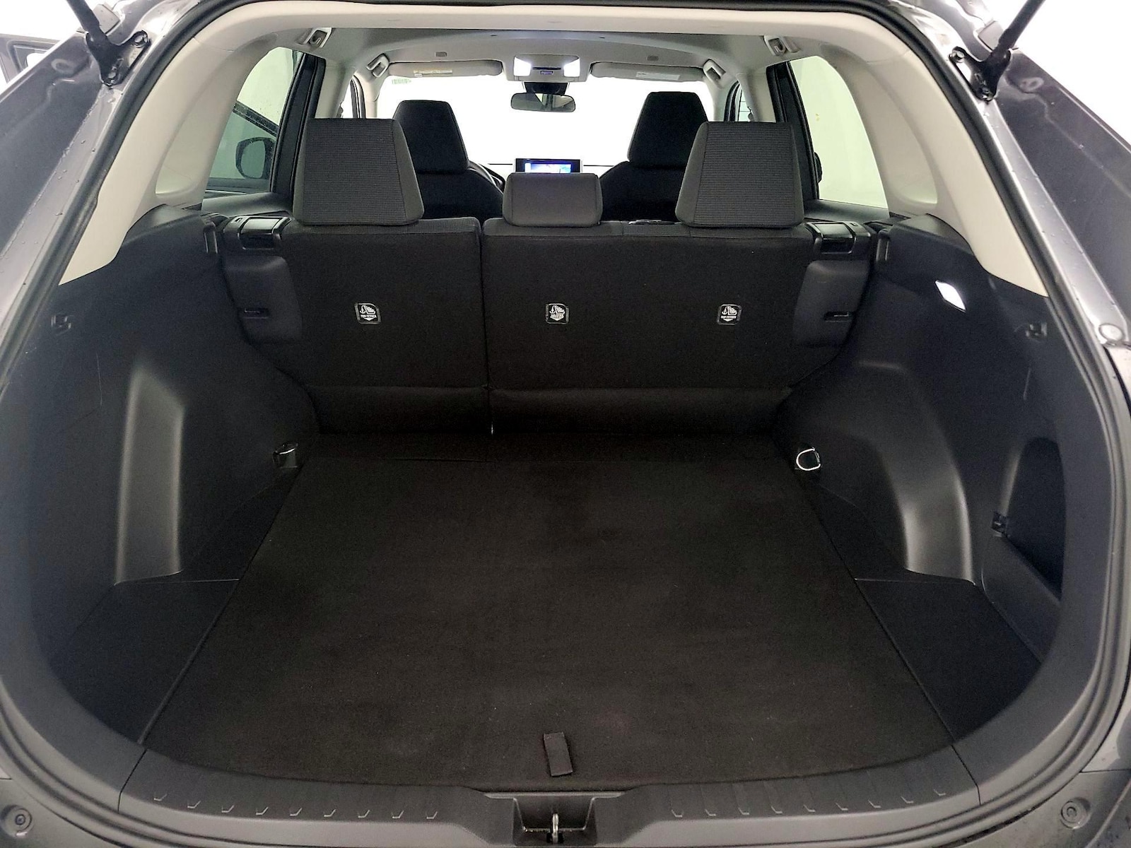 2025 Toyota RAV4 LE - Photo 21