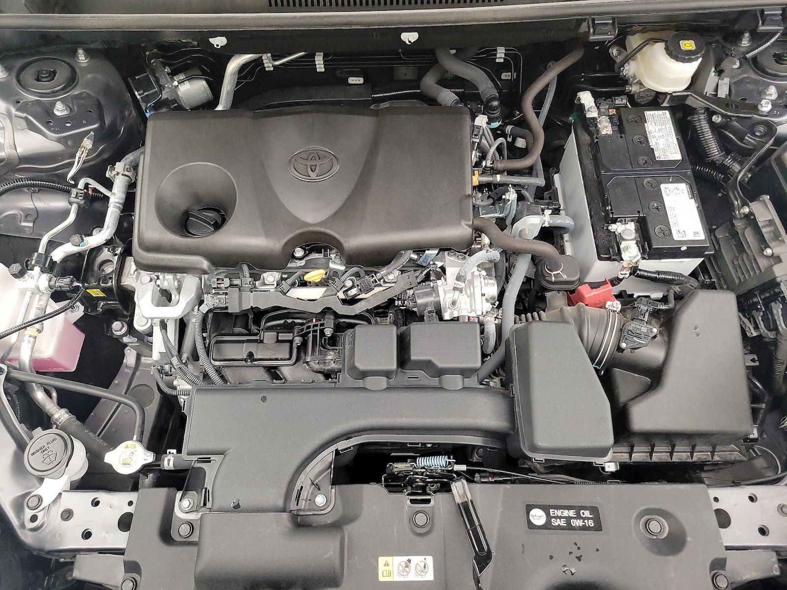 2025 Toyota RAV4 LE - Photo 22