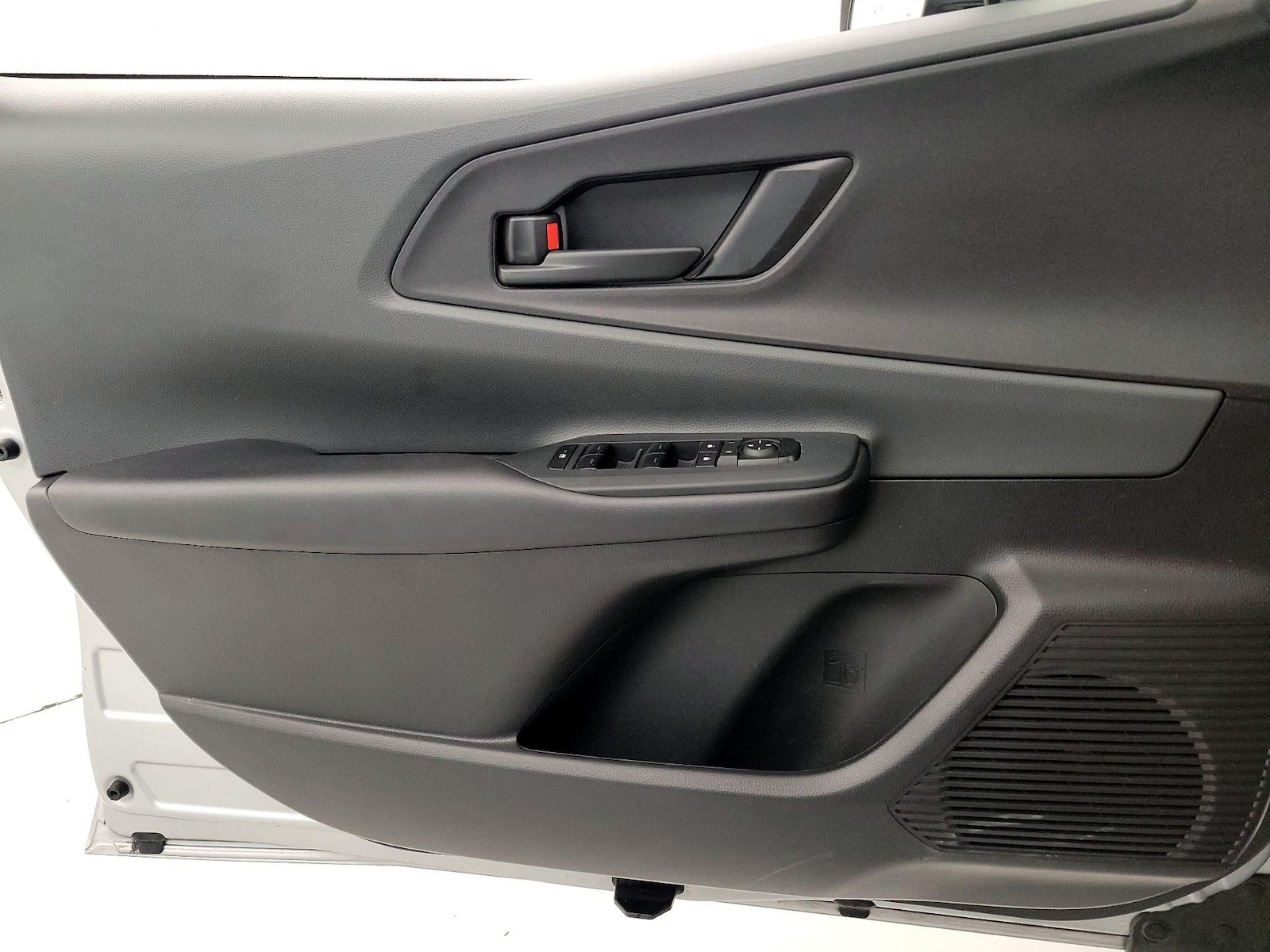 2025 Toyota Prius LE - Photo 13