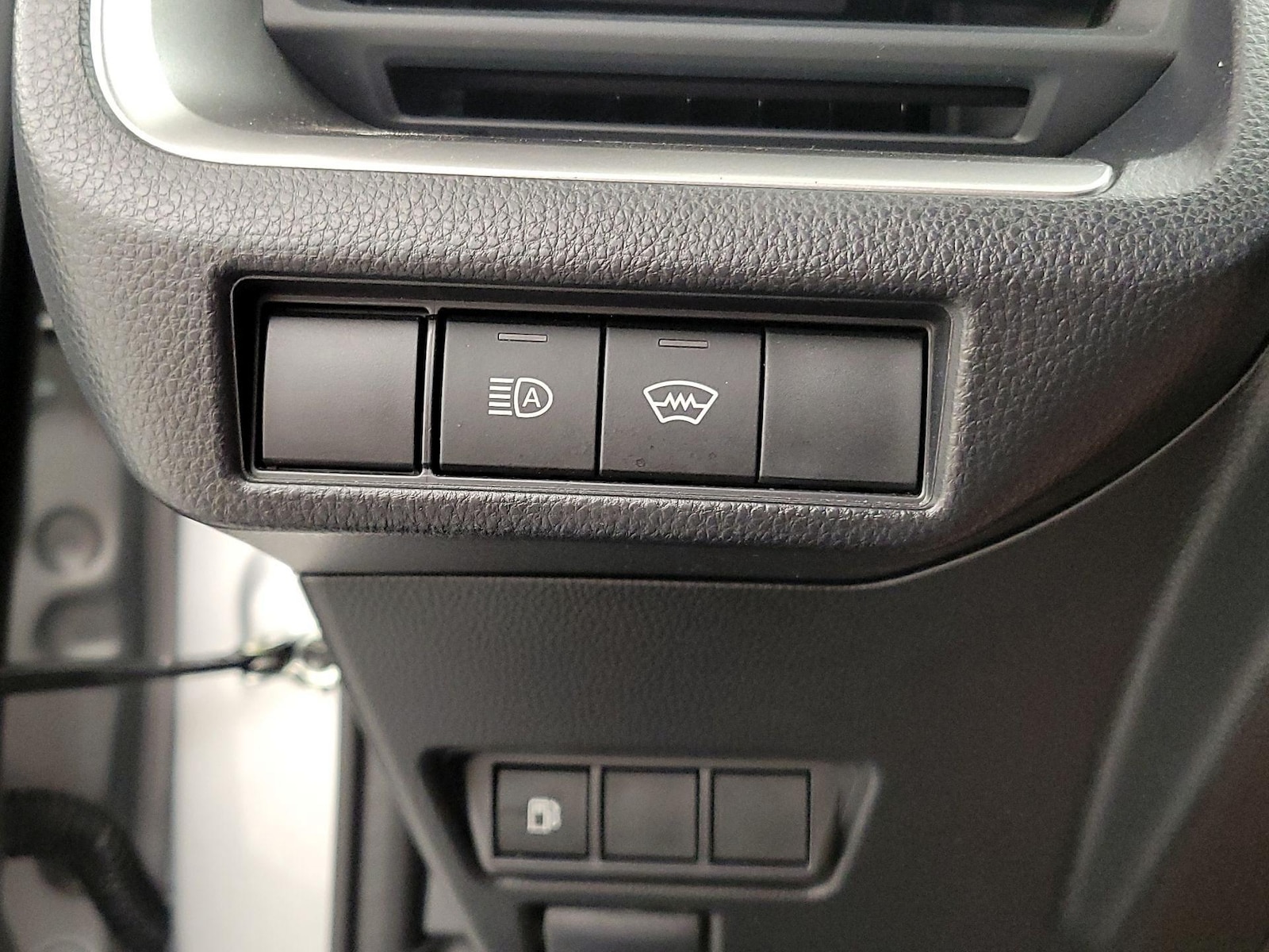 2025 Toyota Prius LE - Photo 14