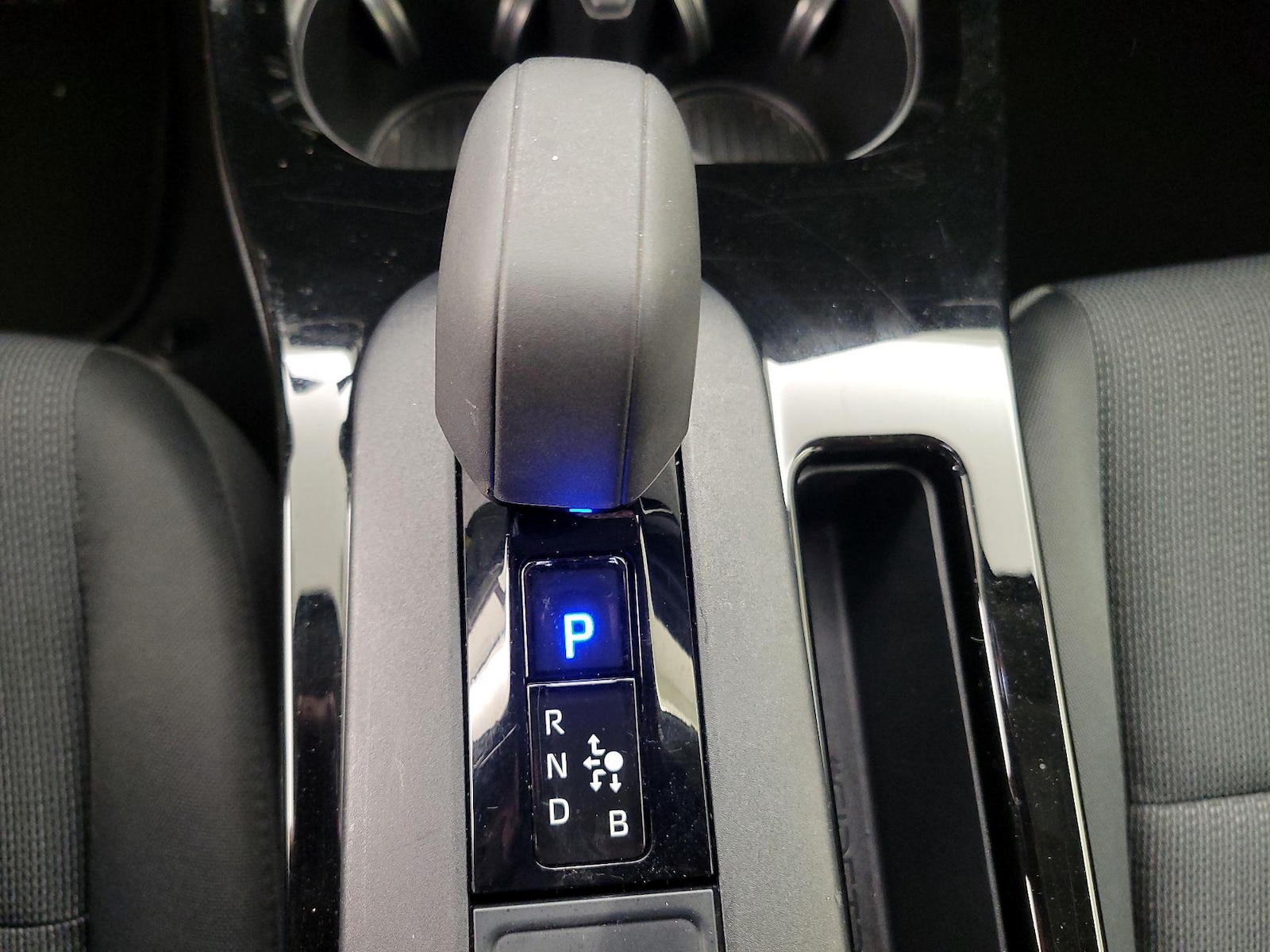 2025 Toyota Prius LE - Photo 18
