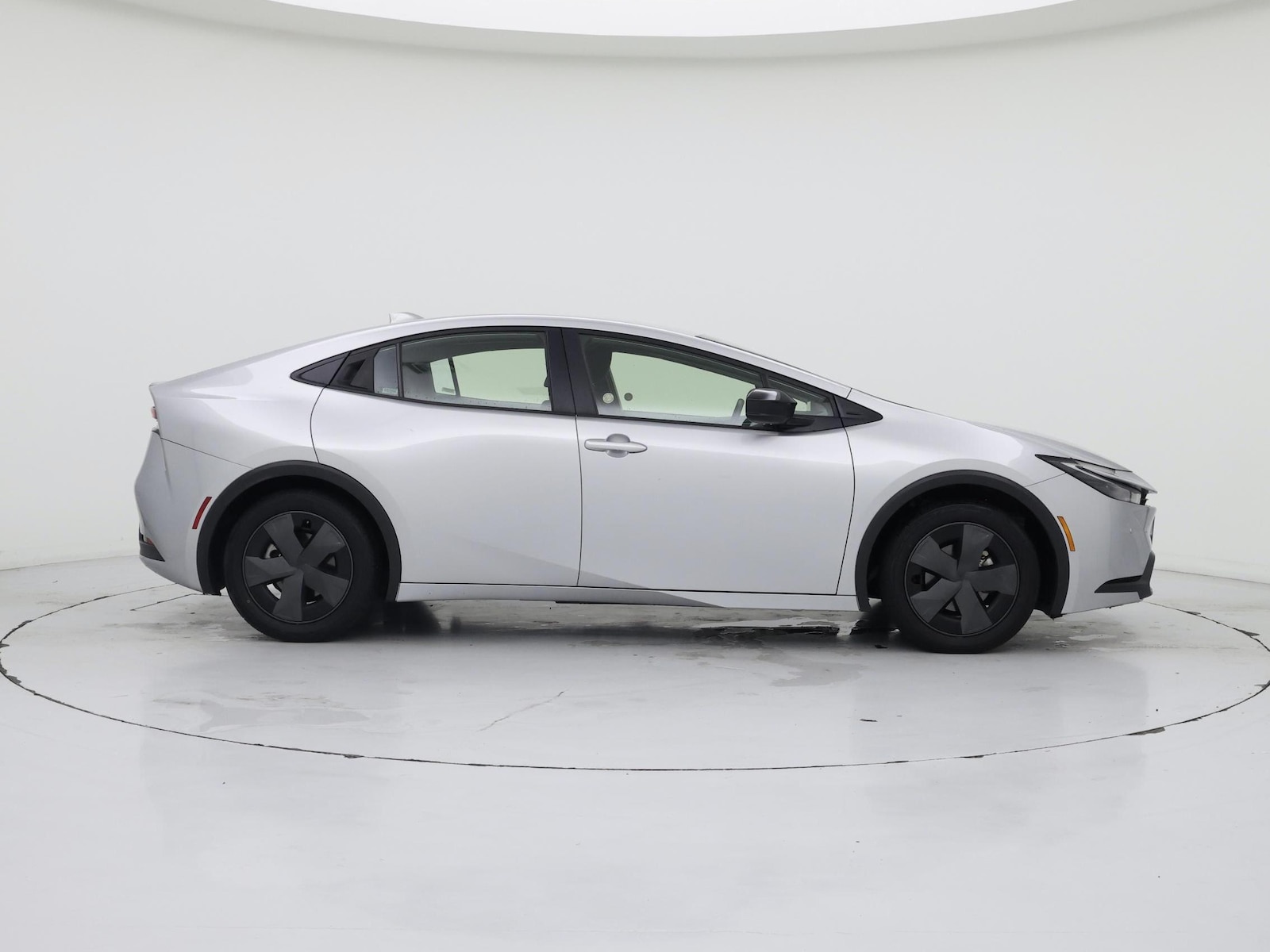 2025 Toyota Prius LE - Photo 8